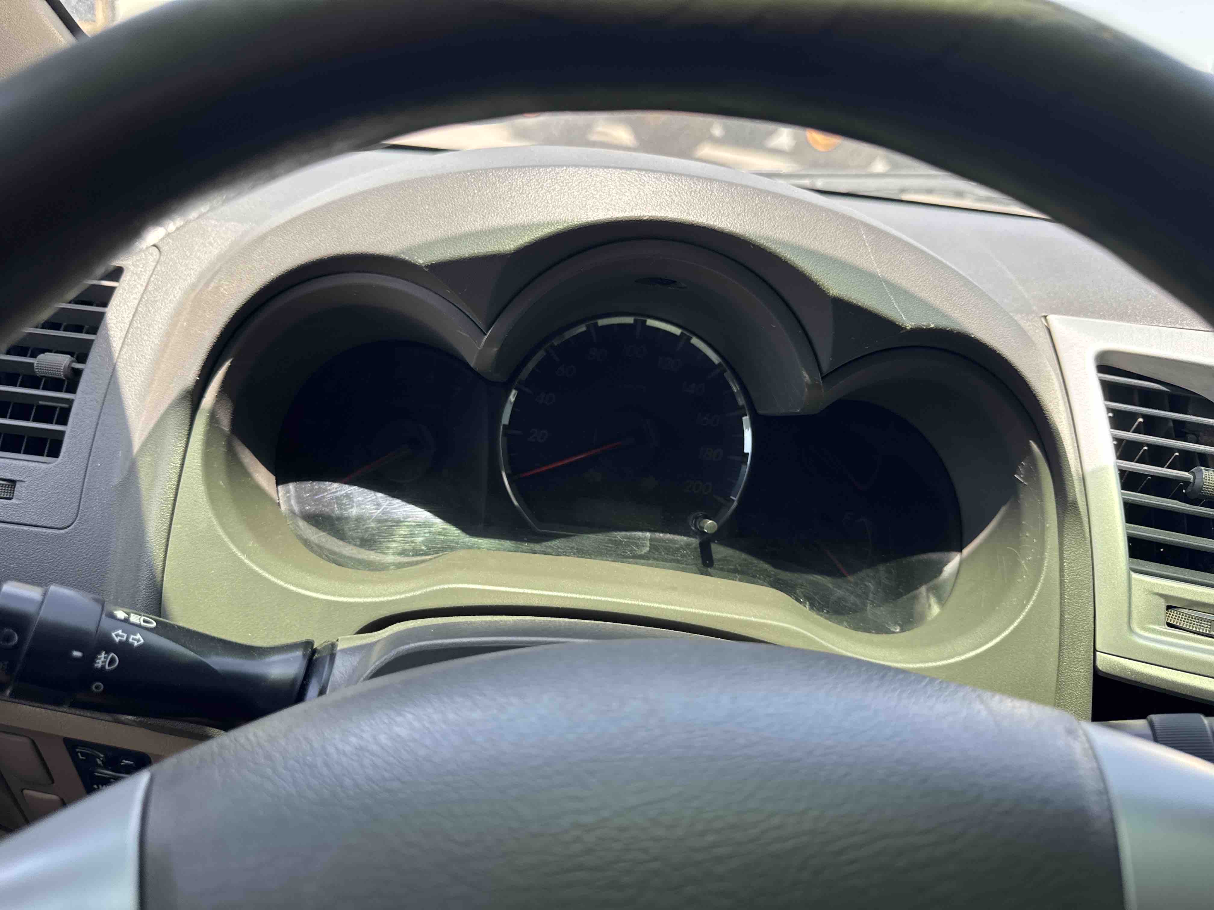 SUV-001-Toyota-Fortuner-SUVs-inspection-Interior-Instrument-cluster-1