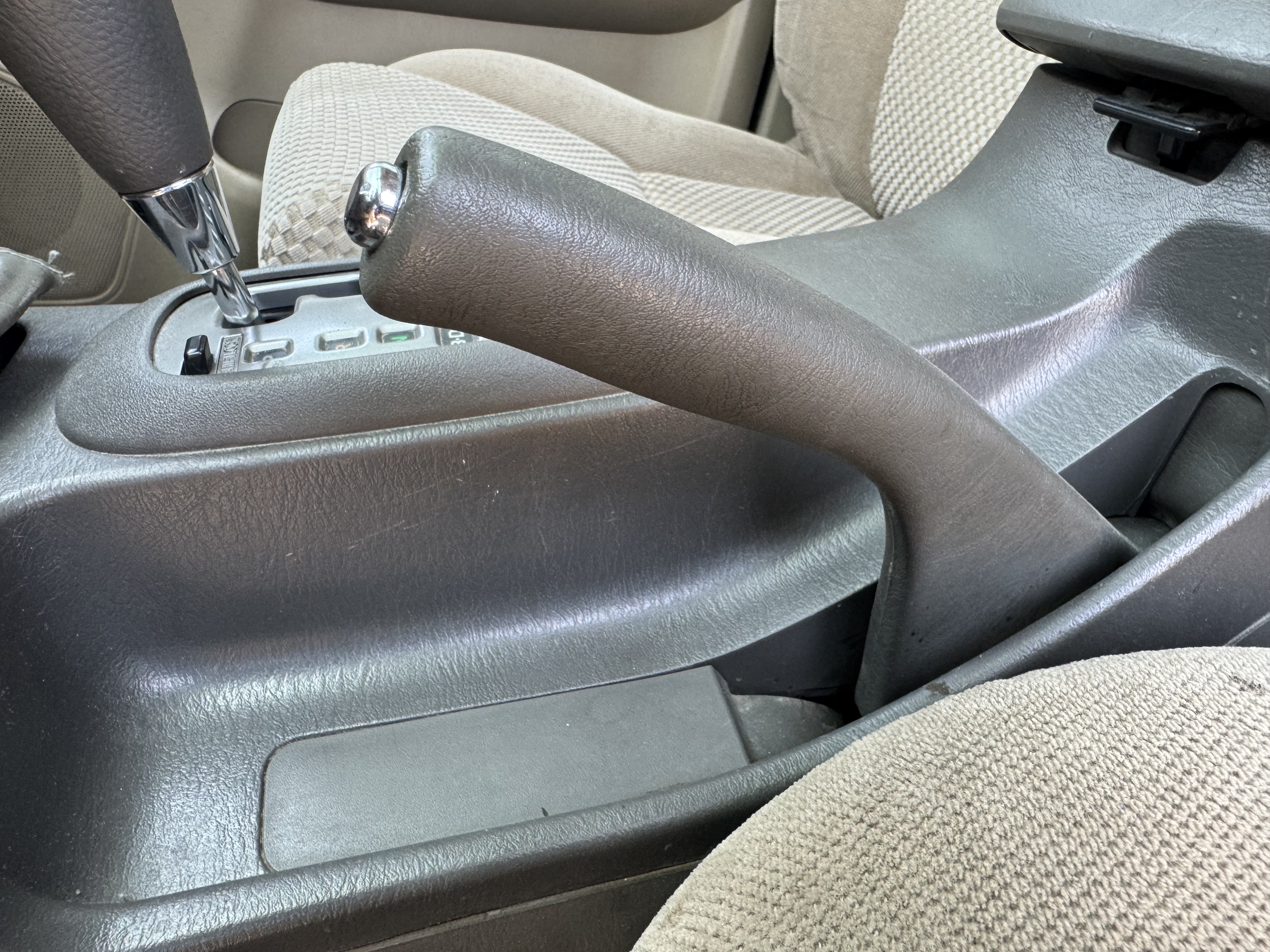 SUV-001-Toyota-Fortuner-SUVs-inspection-Interior-Handbrake-1