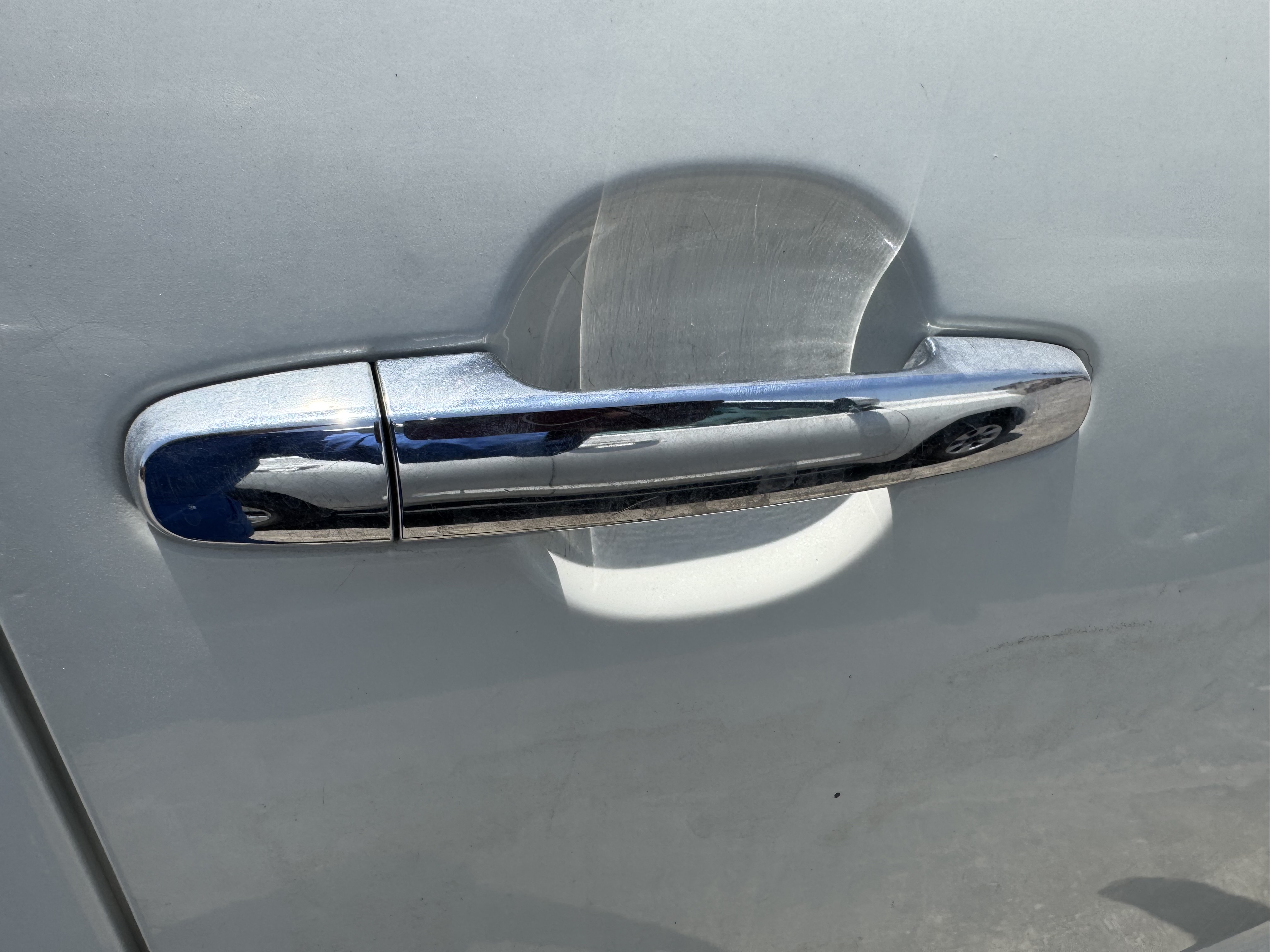 SUV-001-Toyota-Fortuner-SUVs-inspection-Interior-Door-handles-1