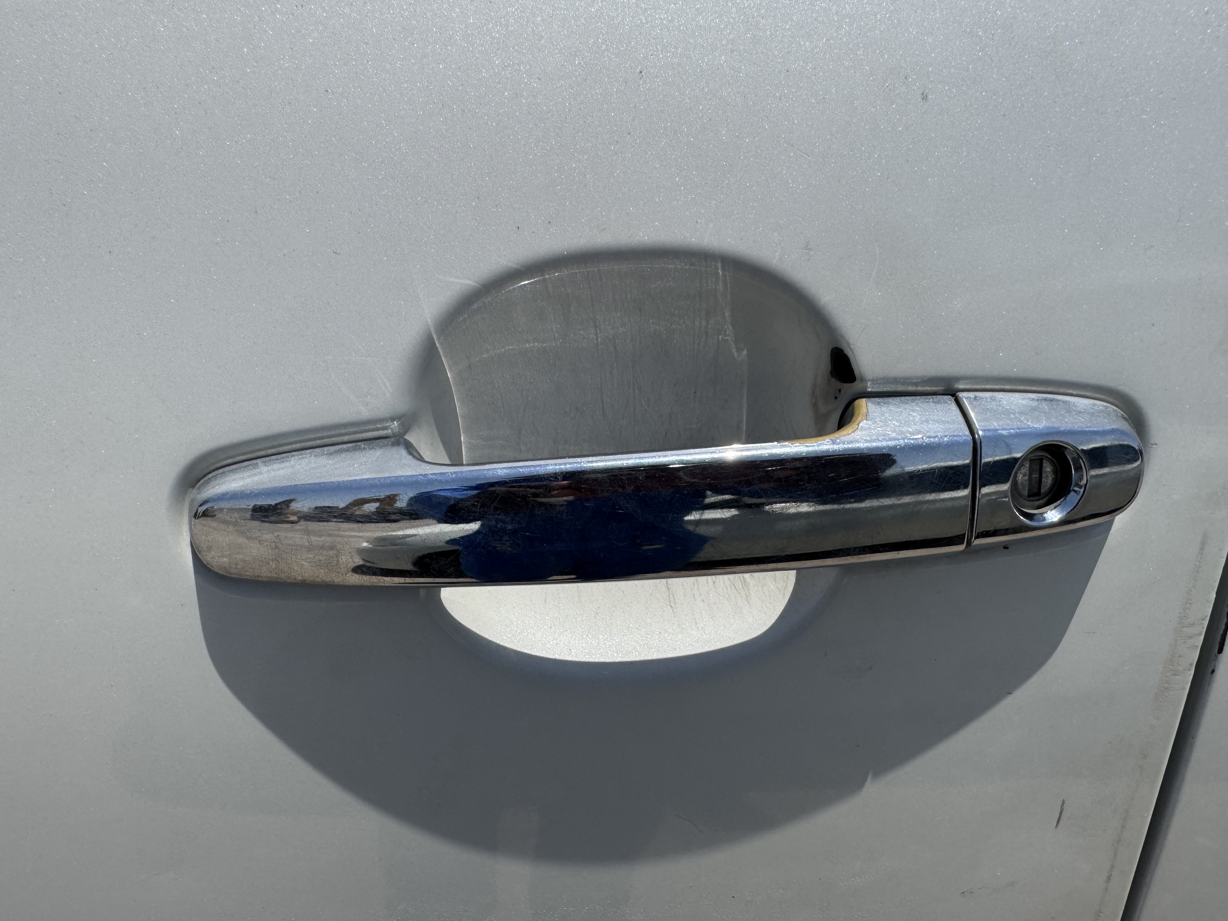 SUV-001-Toyota-Fortuner-SUVs-inspection-Interior-Door-handles-1