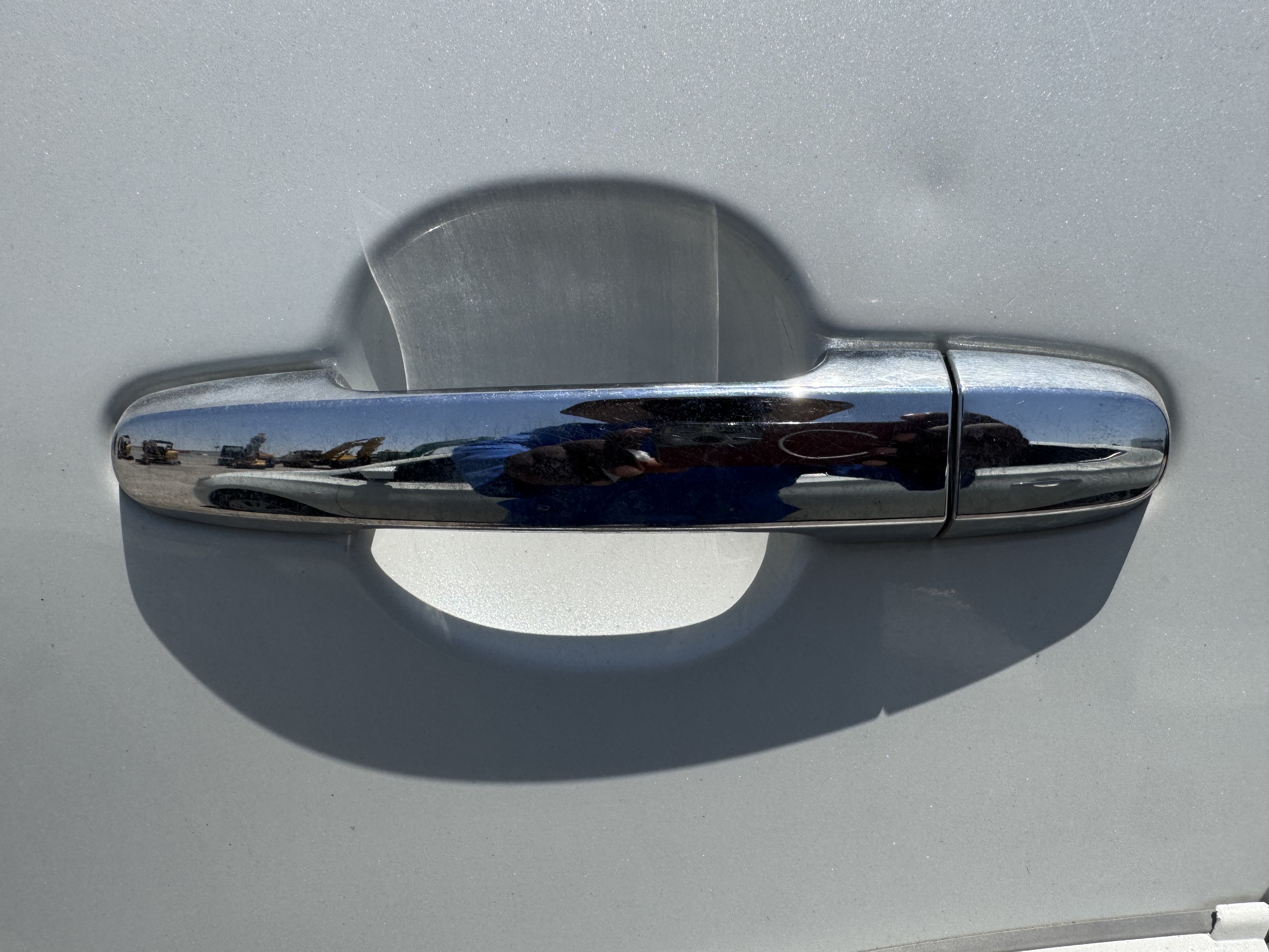 SUV-001-Toyota-Fortuner-SUVs-inspection-Interior-Door-handles-1