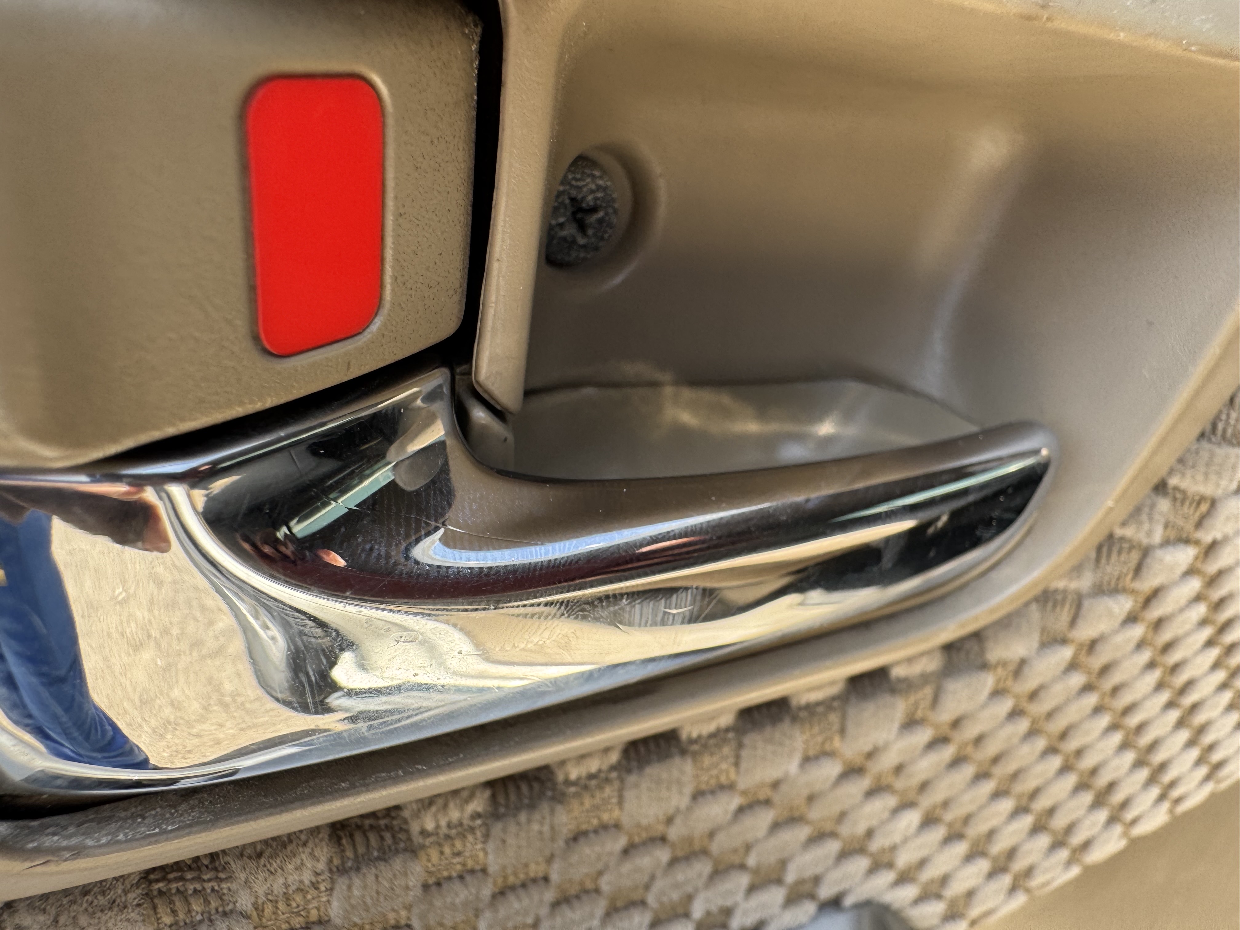 SUV-001-Toyota-Fortuner-SUVs-inspection-Interior-Door-handles-1