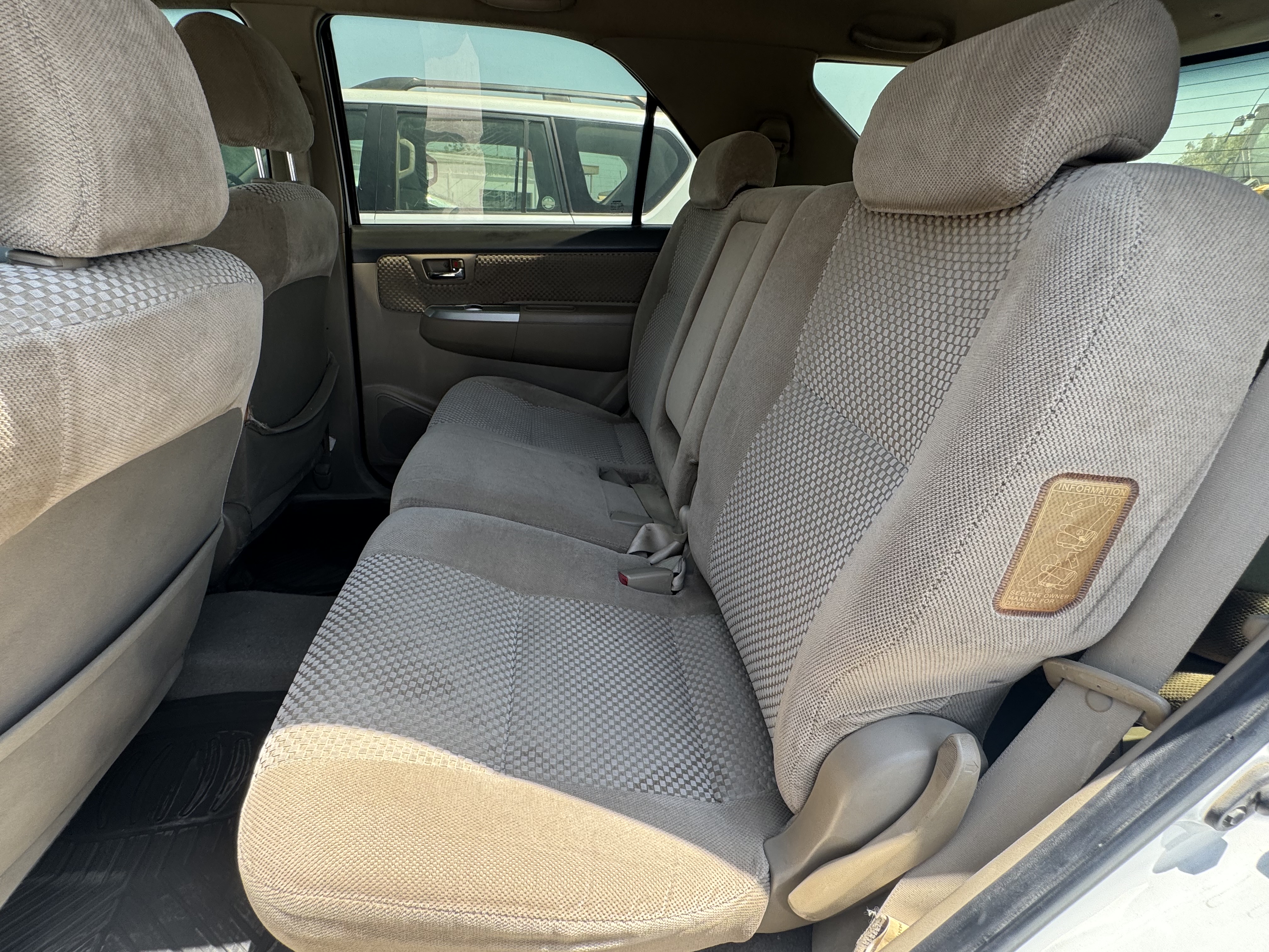 SUV-001-Toyota-Fortuner-SUVs-inspection-Interior-Rear-seat-1