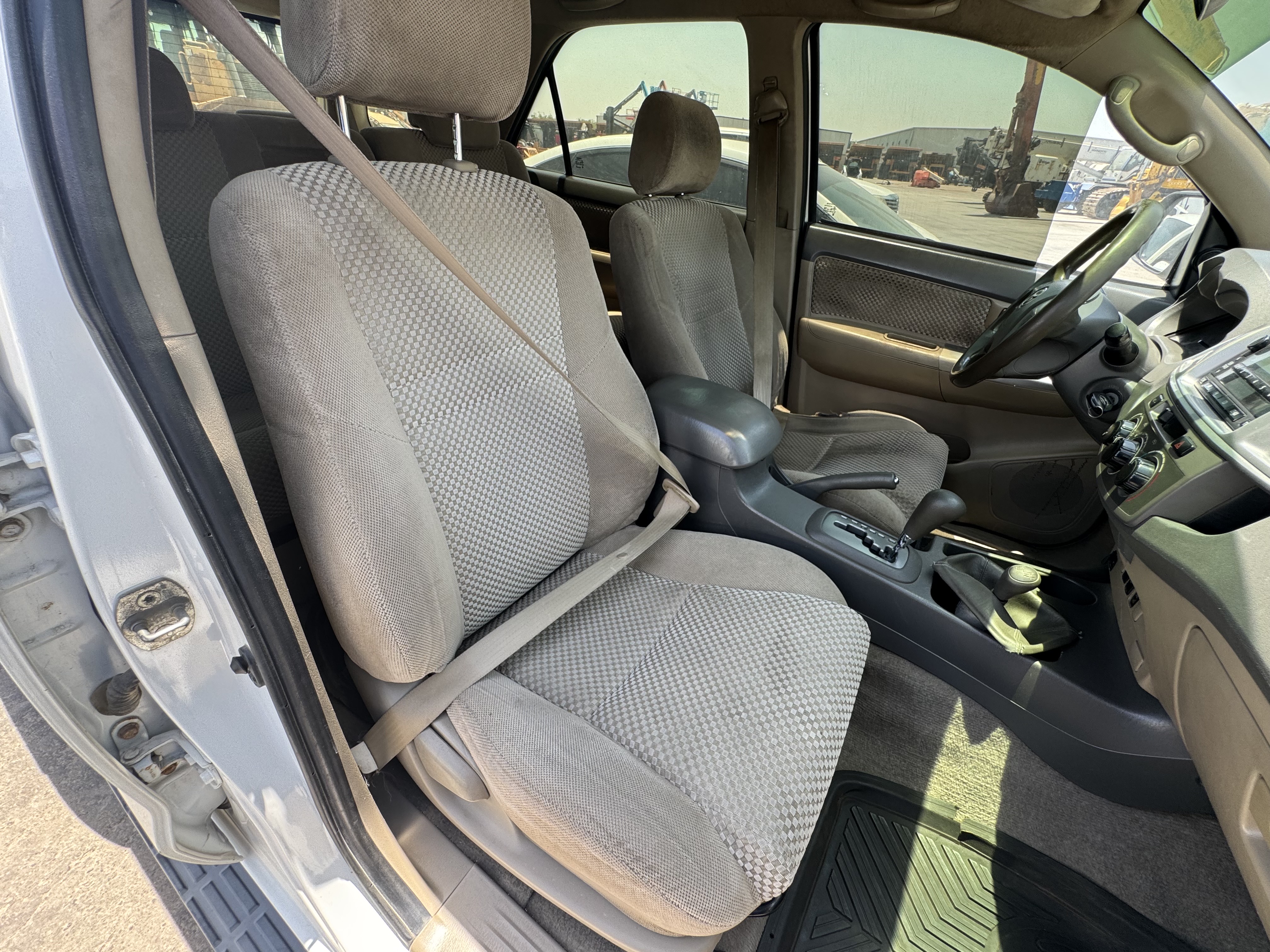 SUV-001-Toyota-Fortuner-SUVs-inspection-Interior-Seat-belts-1