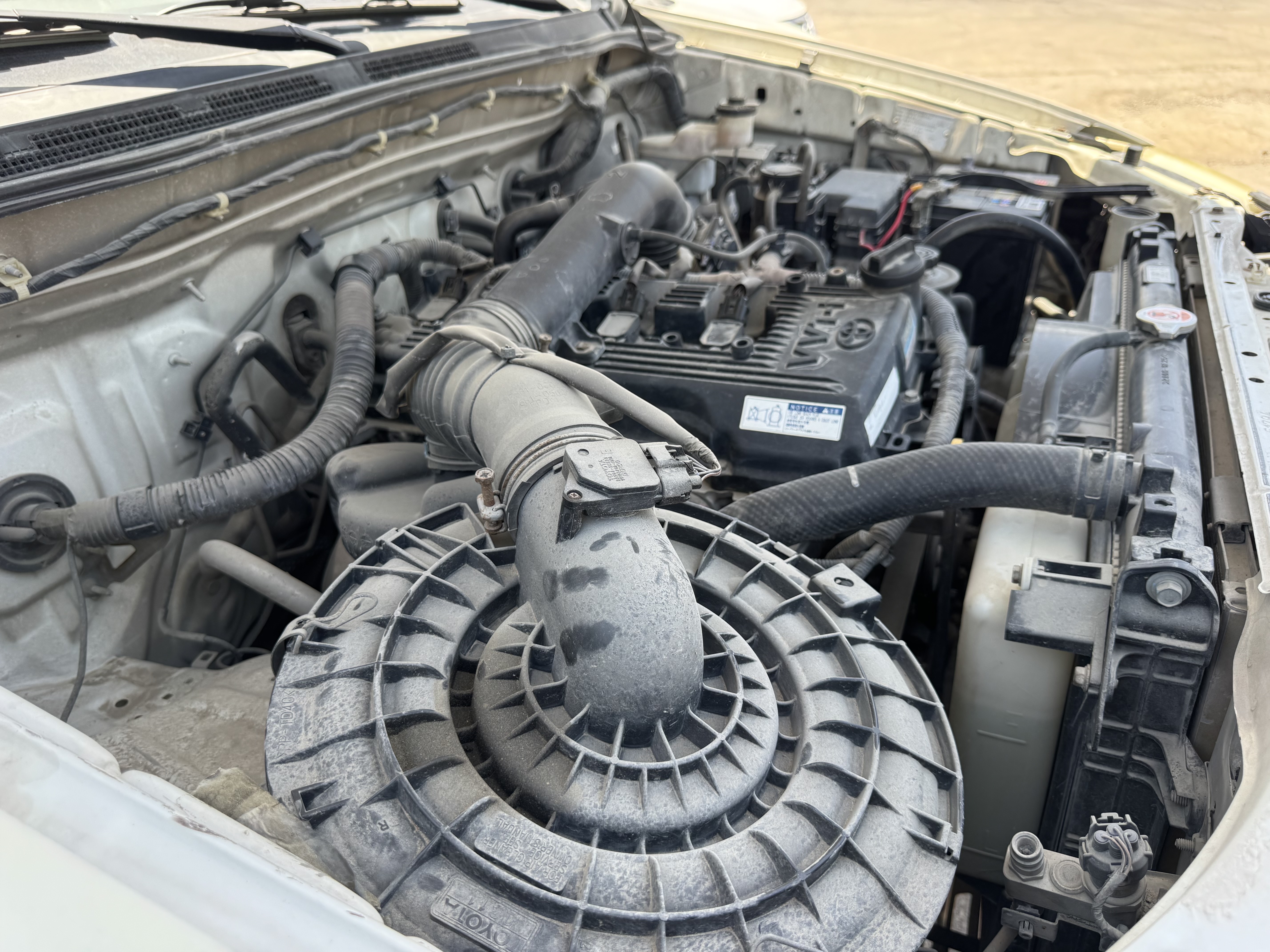 SUV-001-Toyota-Fortuner-SUVs-inspection-Engine-Engine-bay-1