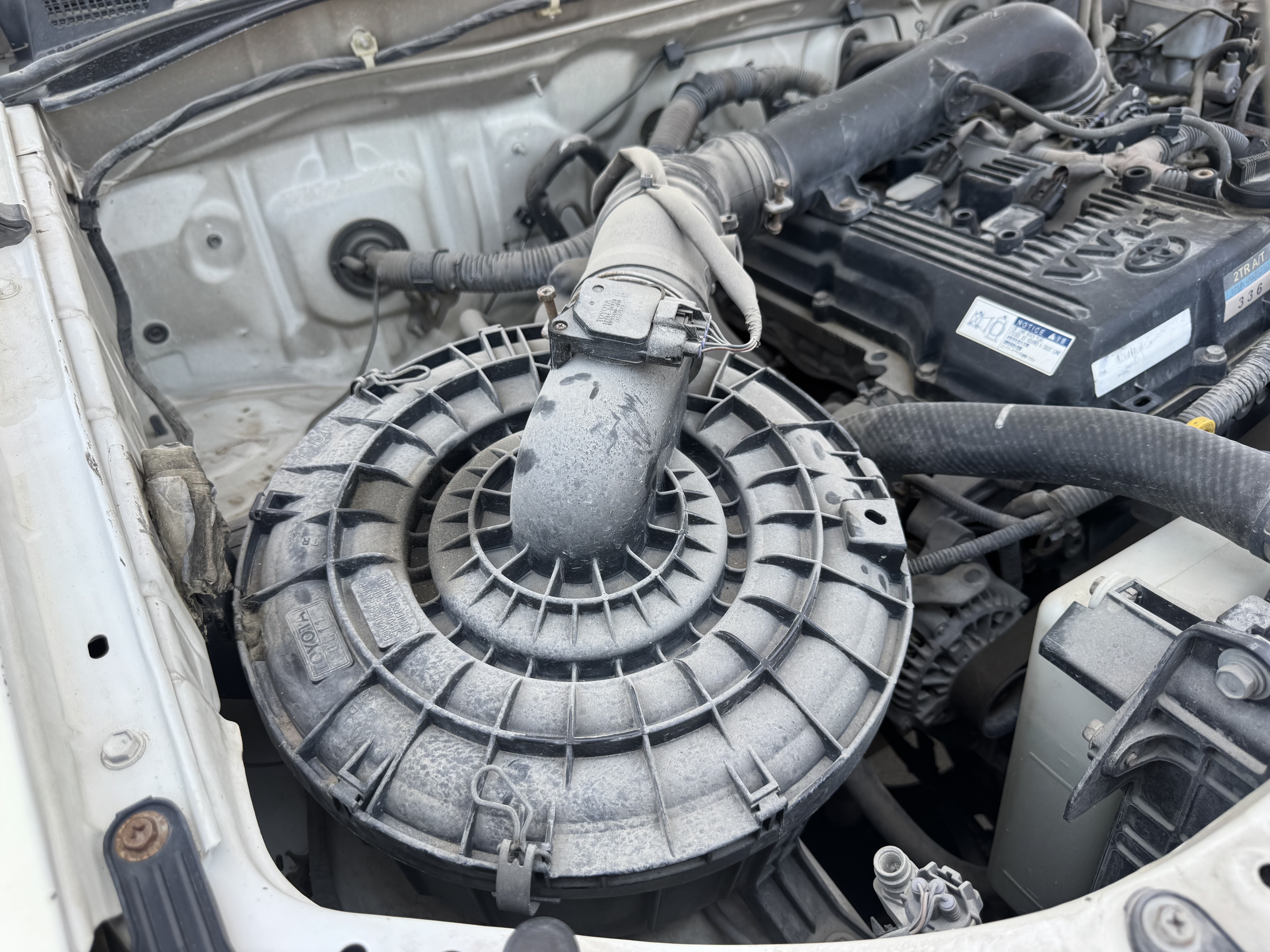 SUV-001-Toyota-Fortuner-SUVs-inspection-Engine-Air-intake-system-1