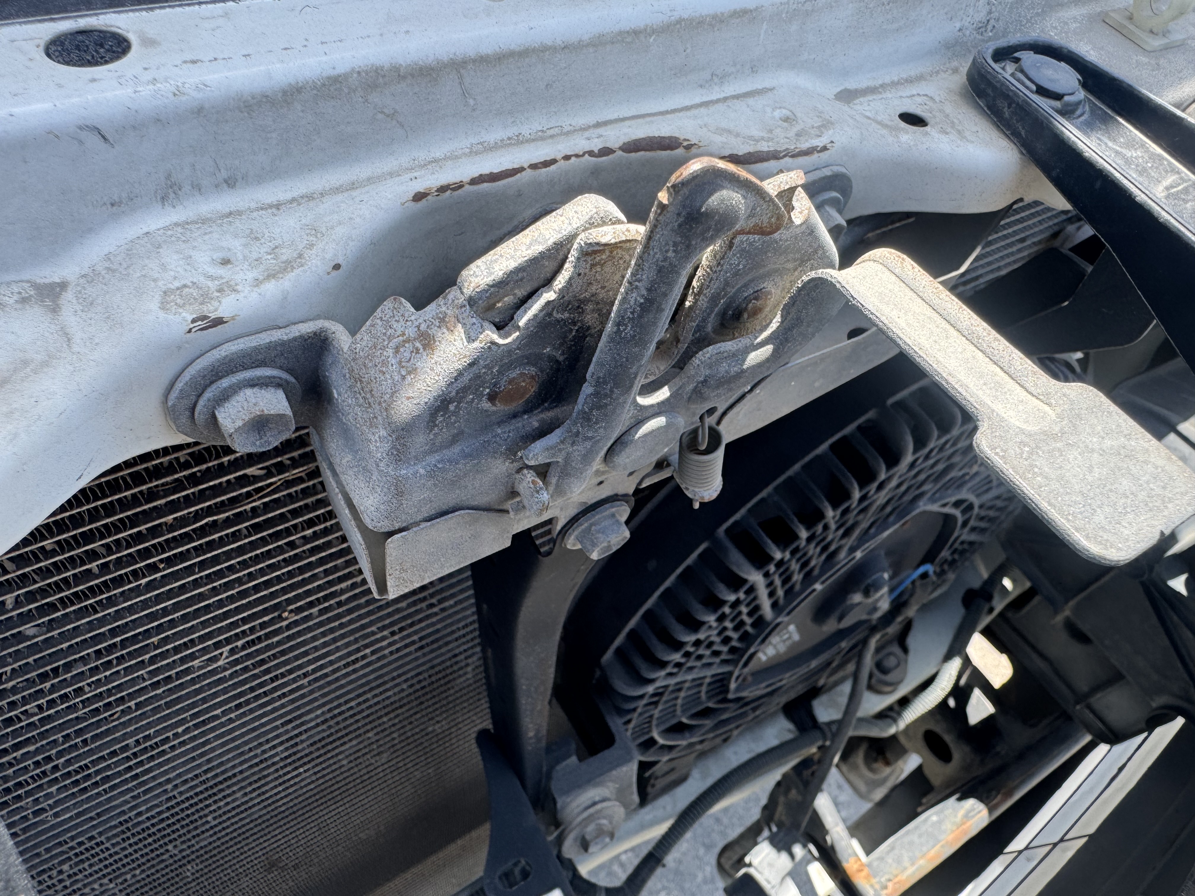 SUV-001-Toyota-Fortuner-SUVs-inspection-Engine-Radiator-1
