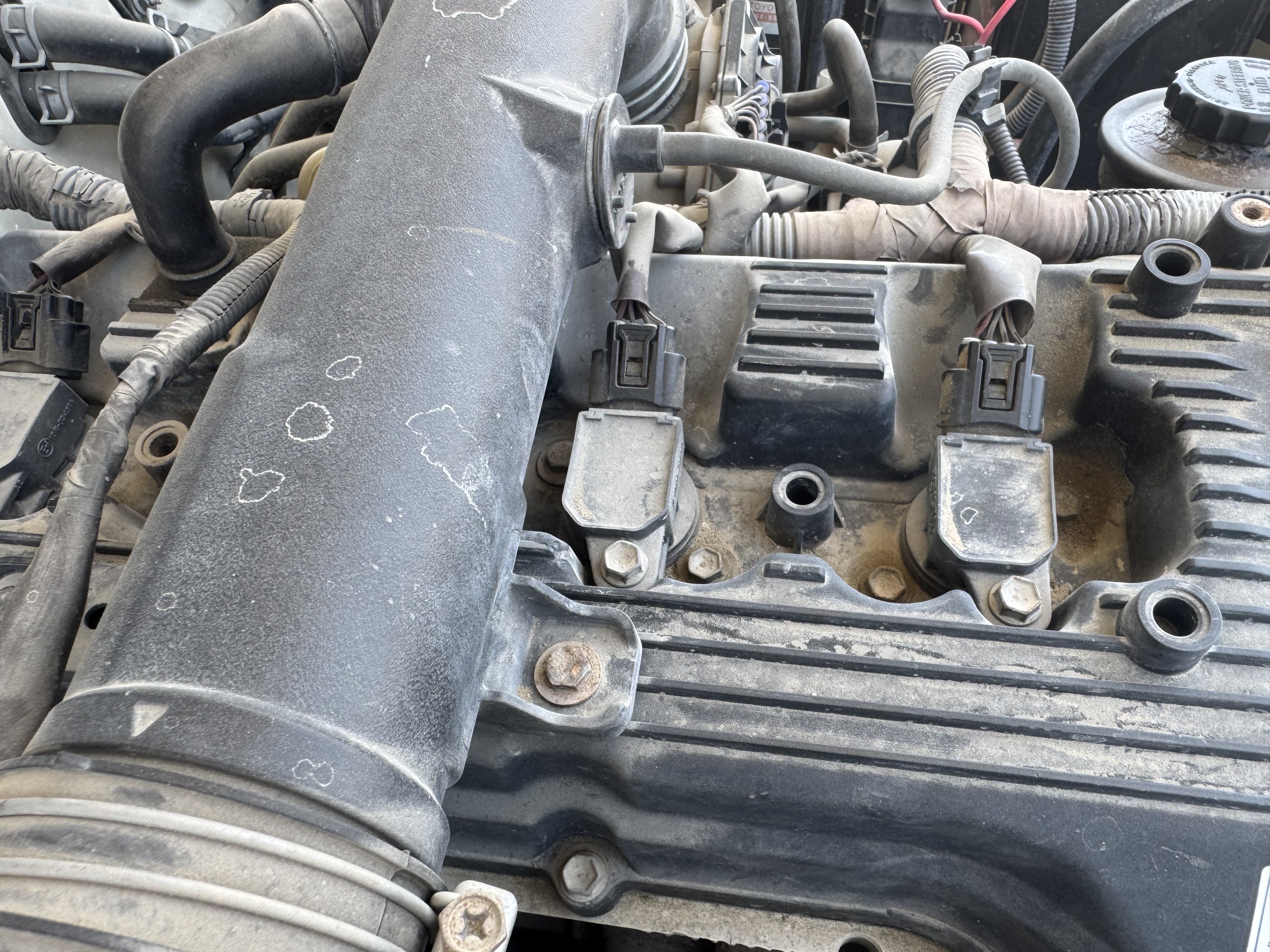 SUV-001-Toyota-Fortuner-SUVs-inspection-Engine-Engine-oil-leaks-1