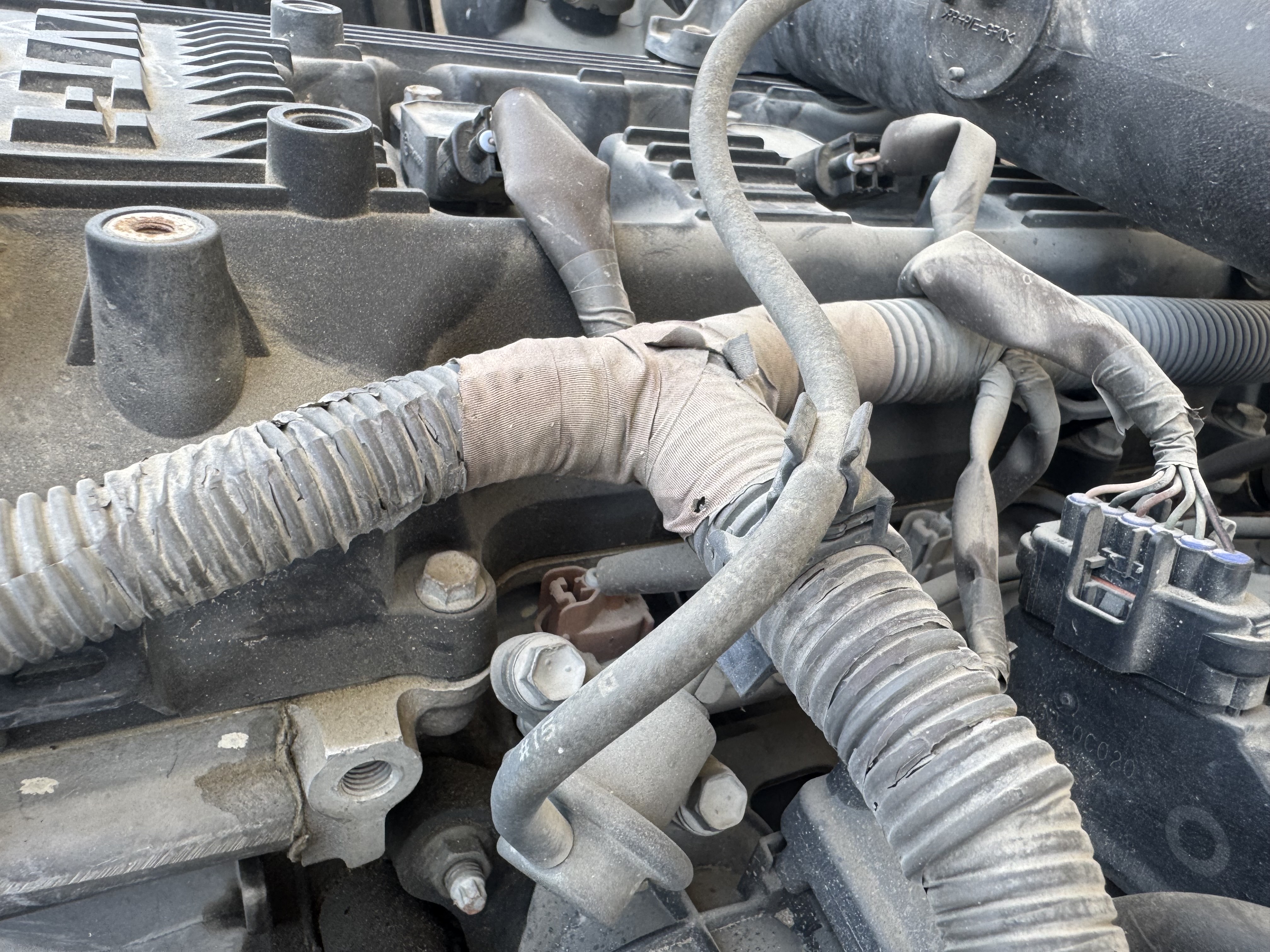 SUV-001-Toyota-Fortuner-SUVs-inspection-Engine-Engine-oil-leaks-1