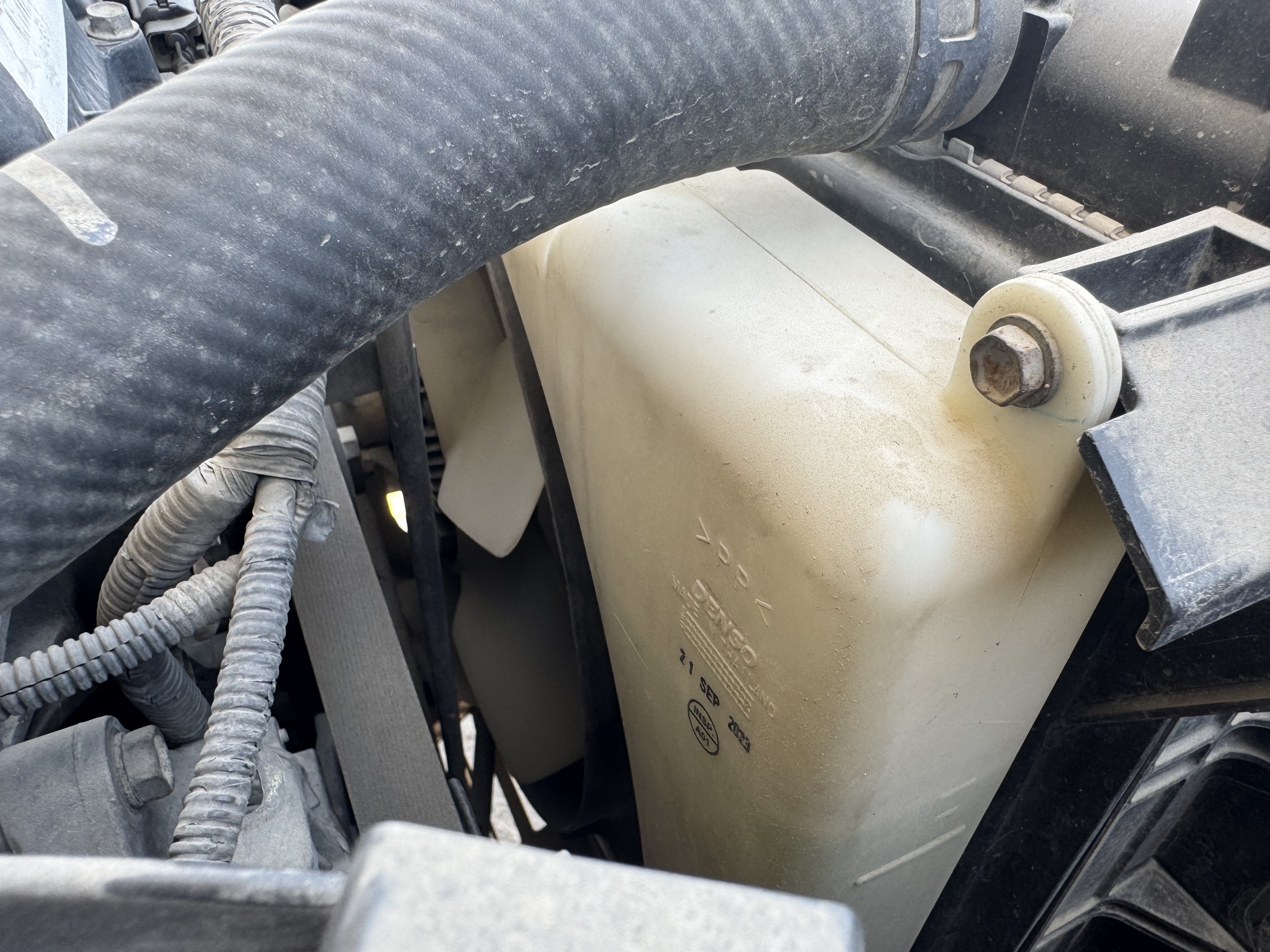 SUV-001-Toyota-Fortuner-SUVs-inspection-Engine-Coolant-1