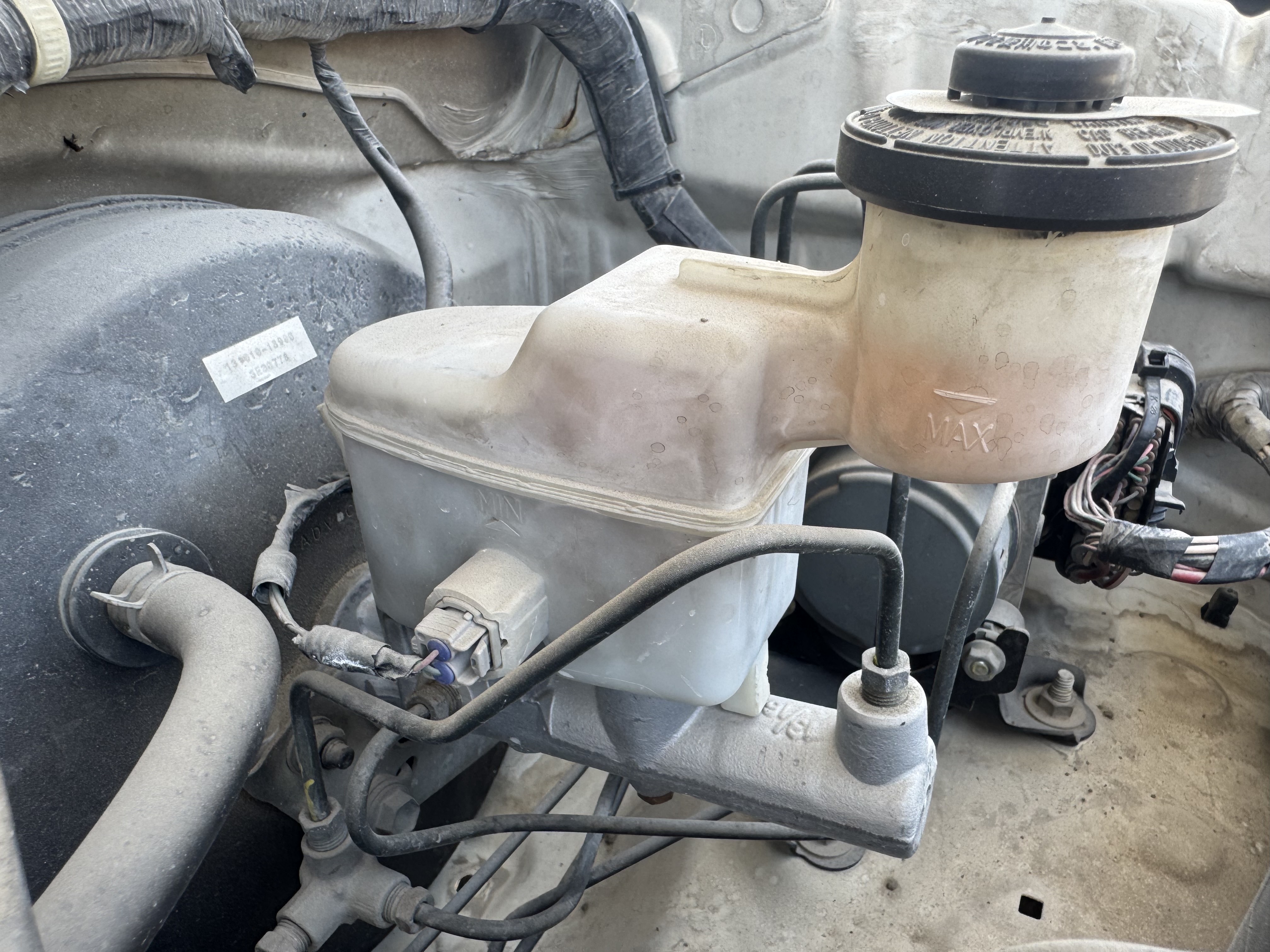 SUV-001-Toyota-Fortuner-SUVs-inspection-Engine-Brake-fuid-1