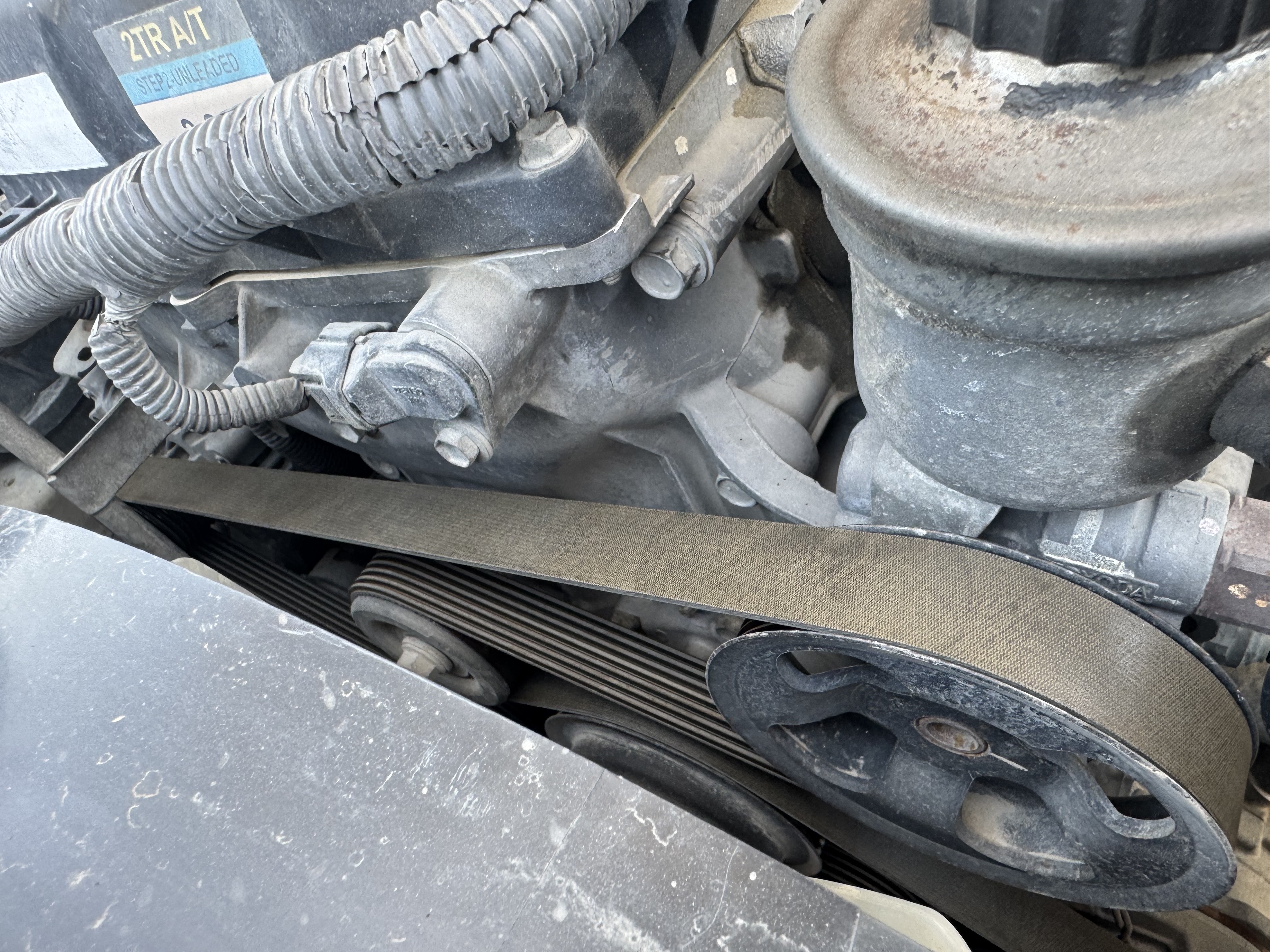 SUV-001-Toyota-Fortuner-SUVs-inspection-Engine-Engine-belt-1