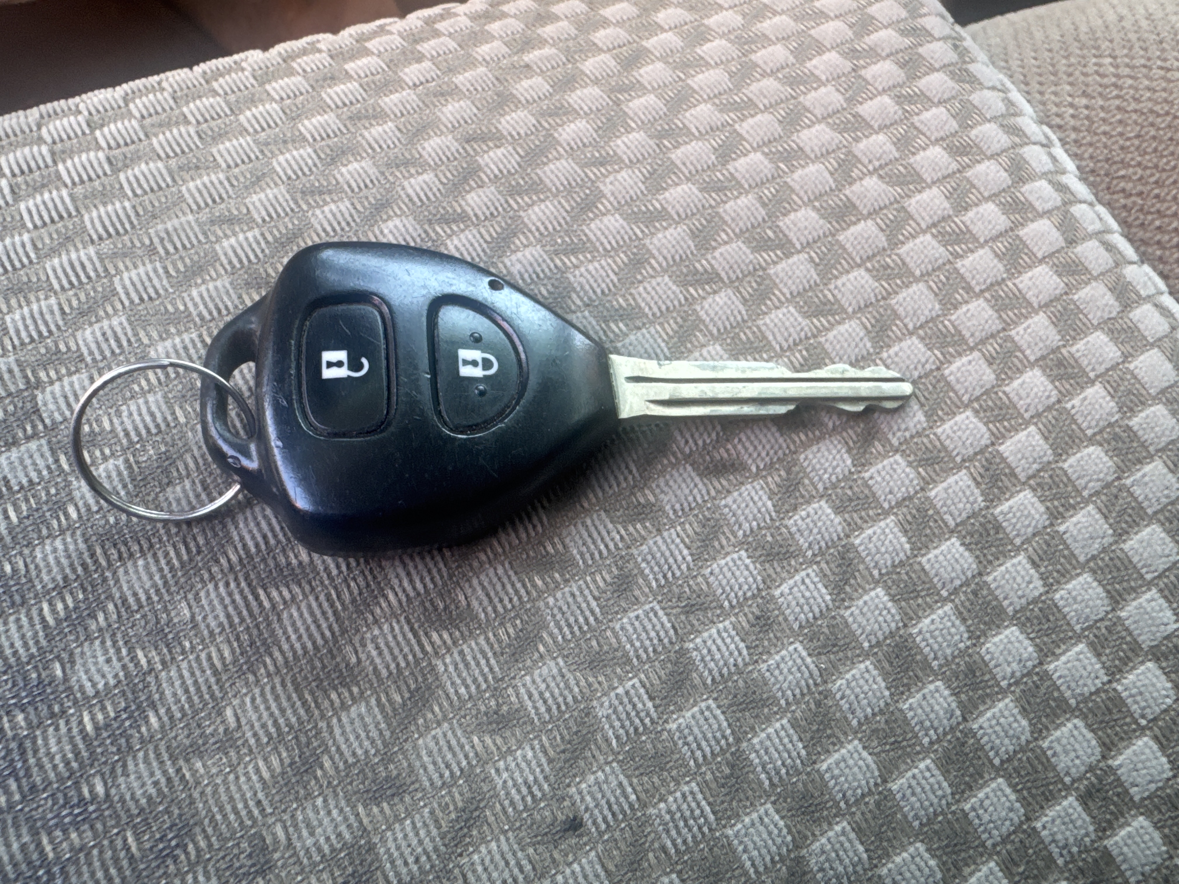 SUV-001-Toyota-Fortuner-SUVs-inspection-General-Number-of-keys-1