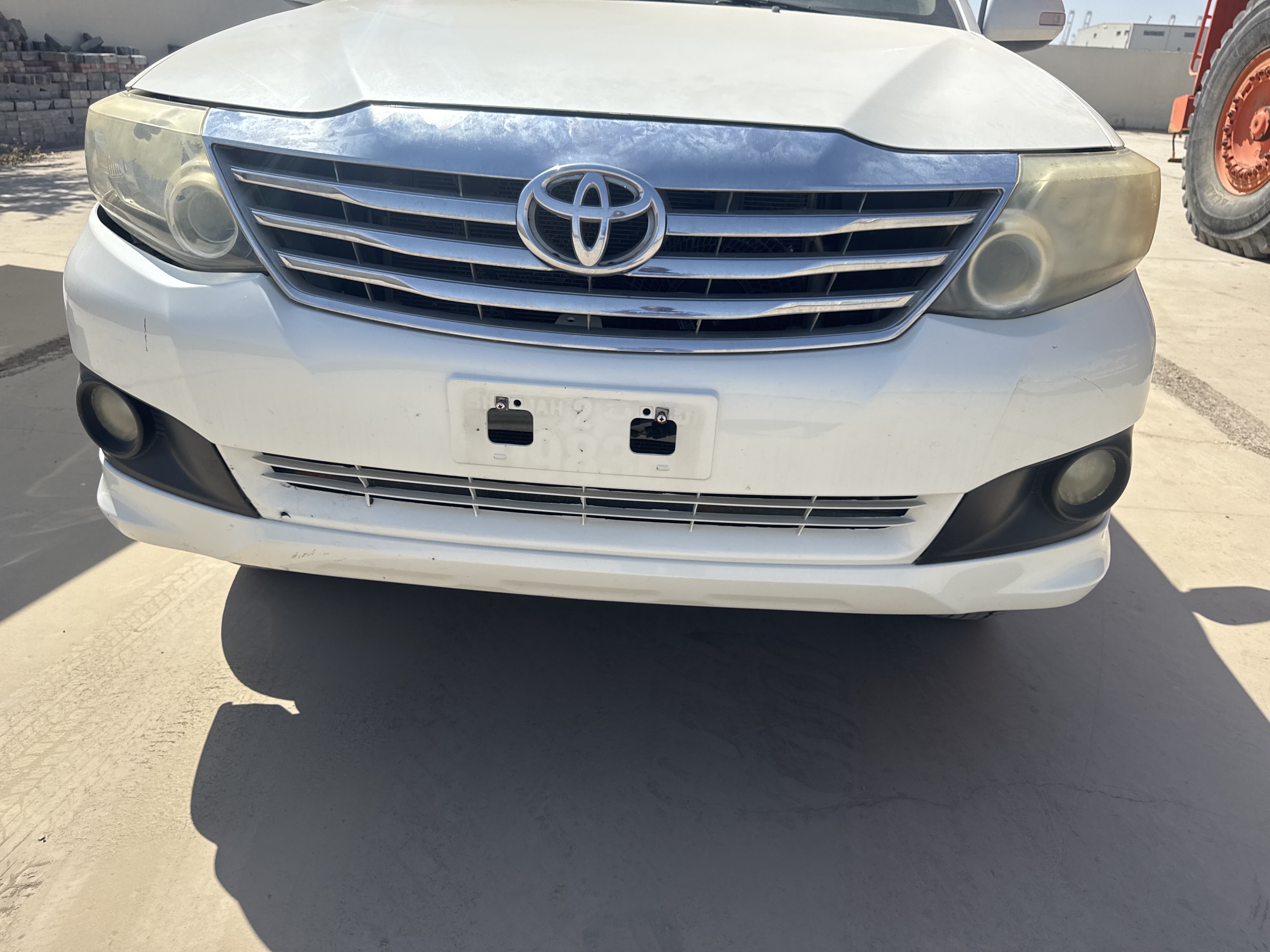 SUV-001-Toyota-Fortuner-SUVs-inspection-Exterior-Front-grille-and-bumper-2