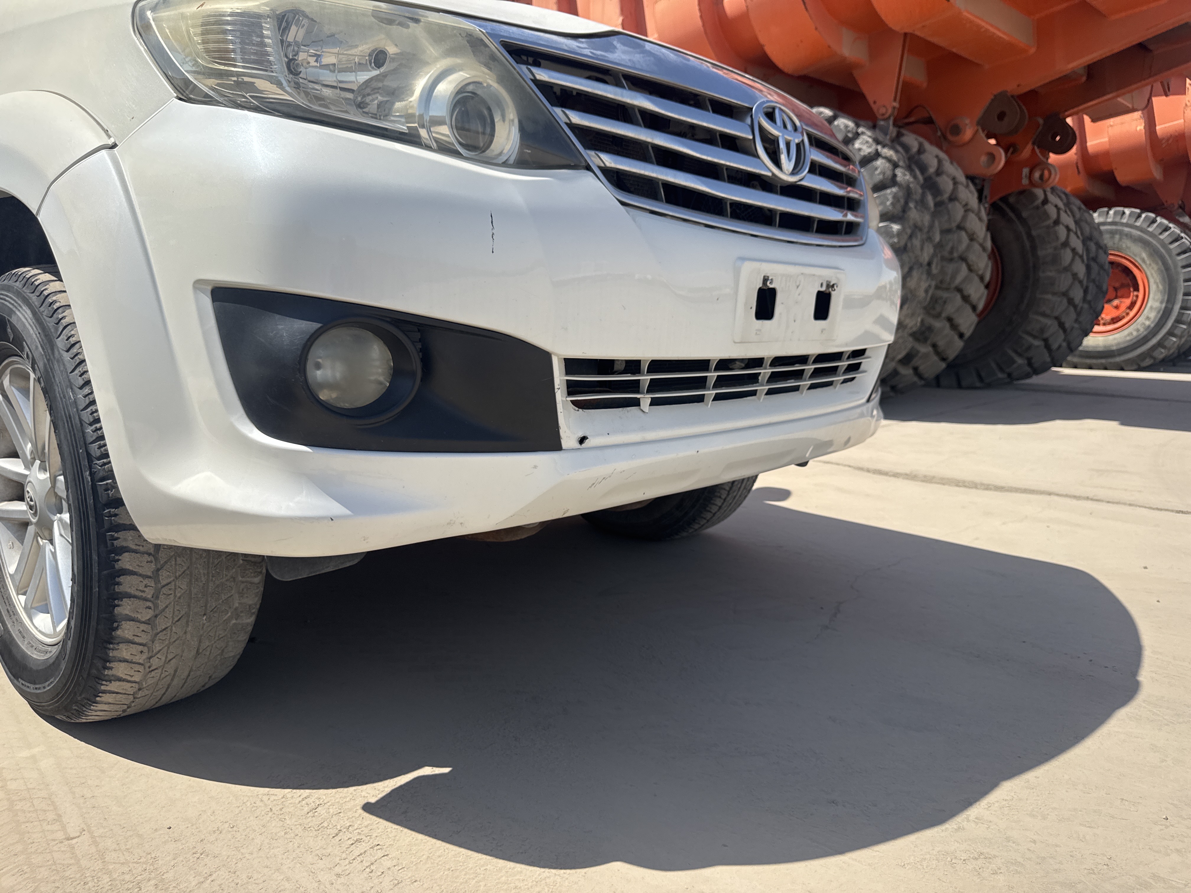 SUV-001-Toyota-Fortuner-SUVs-inspection-Exterior-Front-grille-and-bumper-3