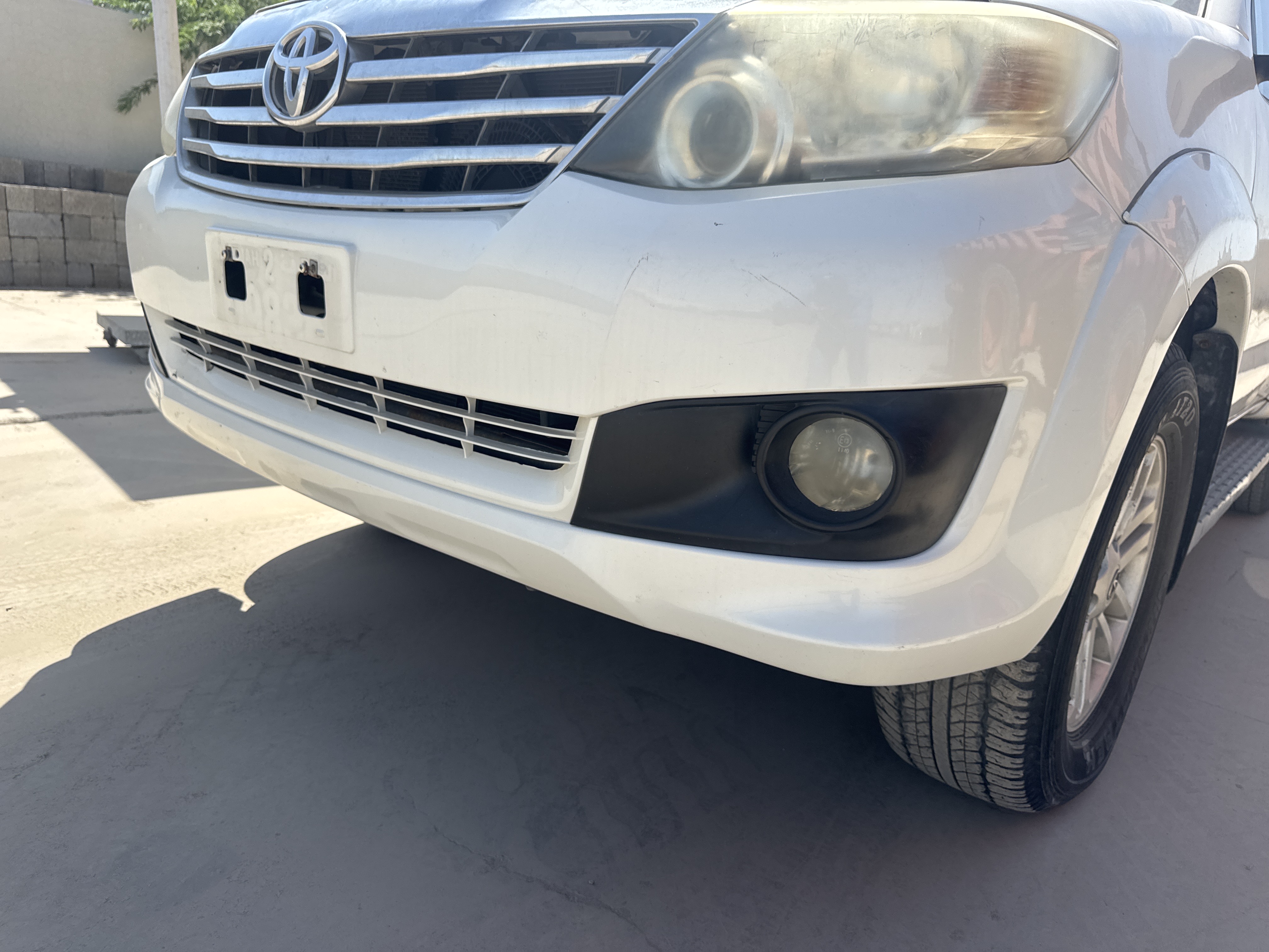 SUV-001-Toyota-Fortuner-SUVs-inspection-Exterior-Front-grille-and-bumper-4