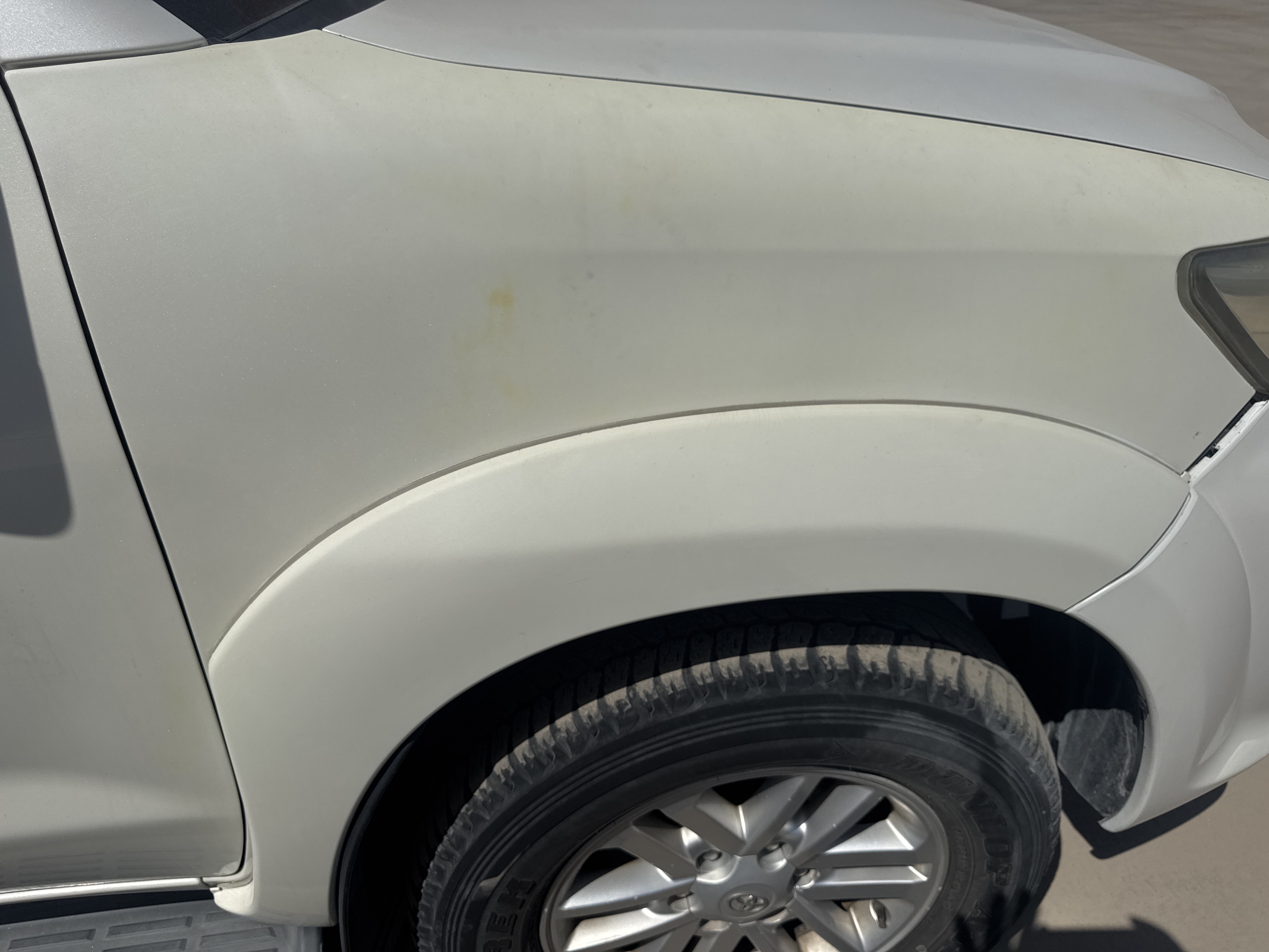 SUV-001-Toyota-Fortuner-SUVs-inspection-Exterior-Front-right-fender-1
