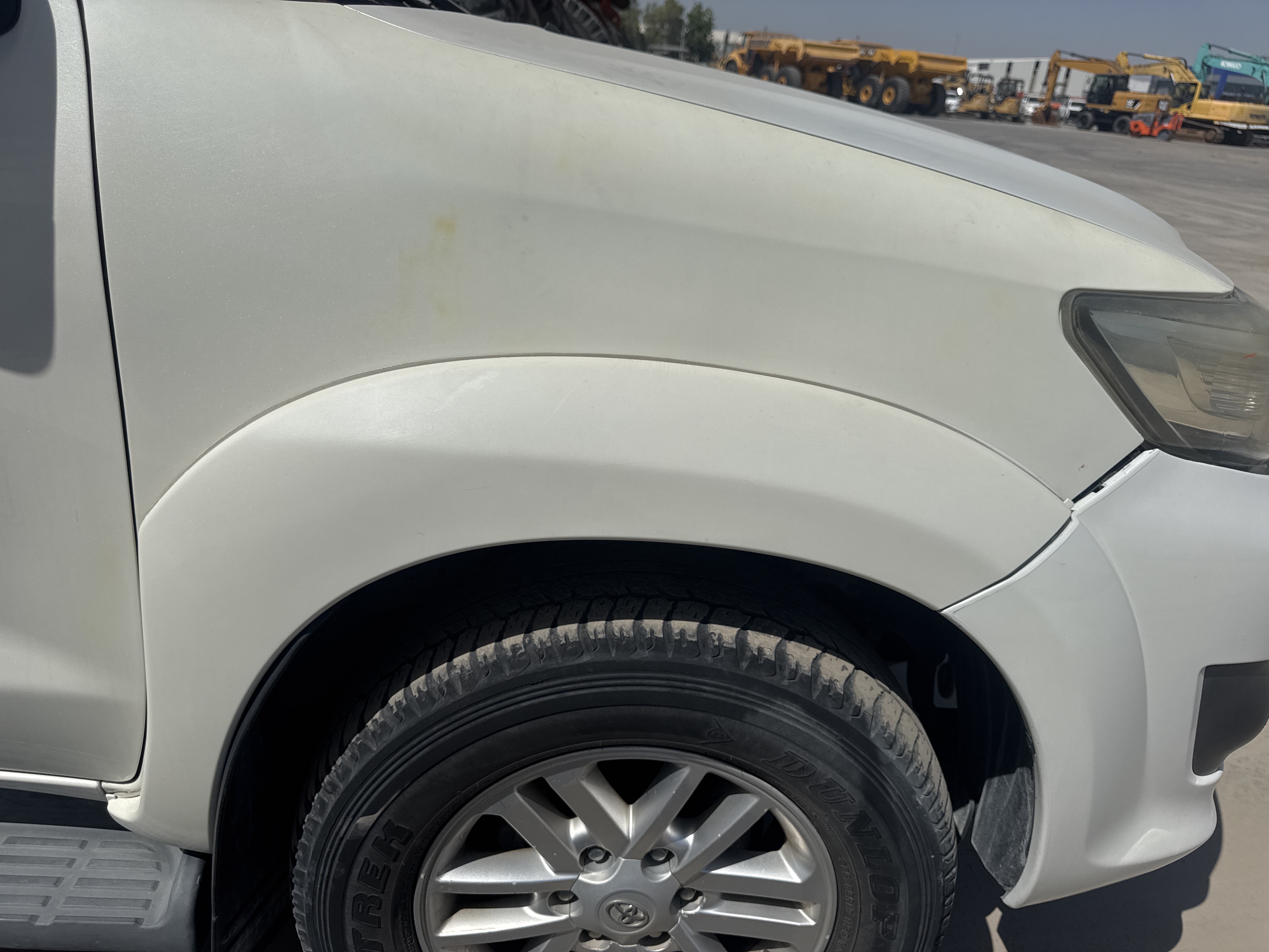 SUV-001-Toyota-Fortuner-SUVs-inspection-Exterior-Front-right-fender-1