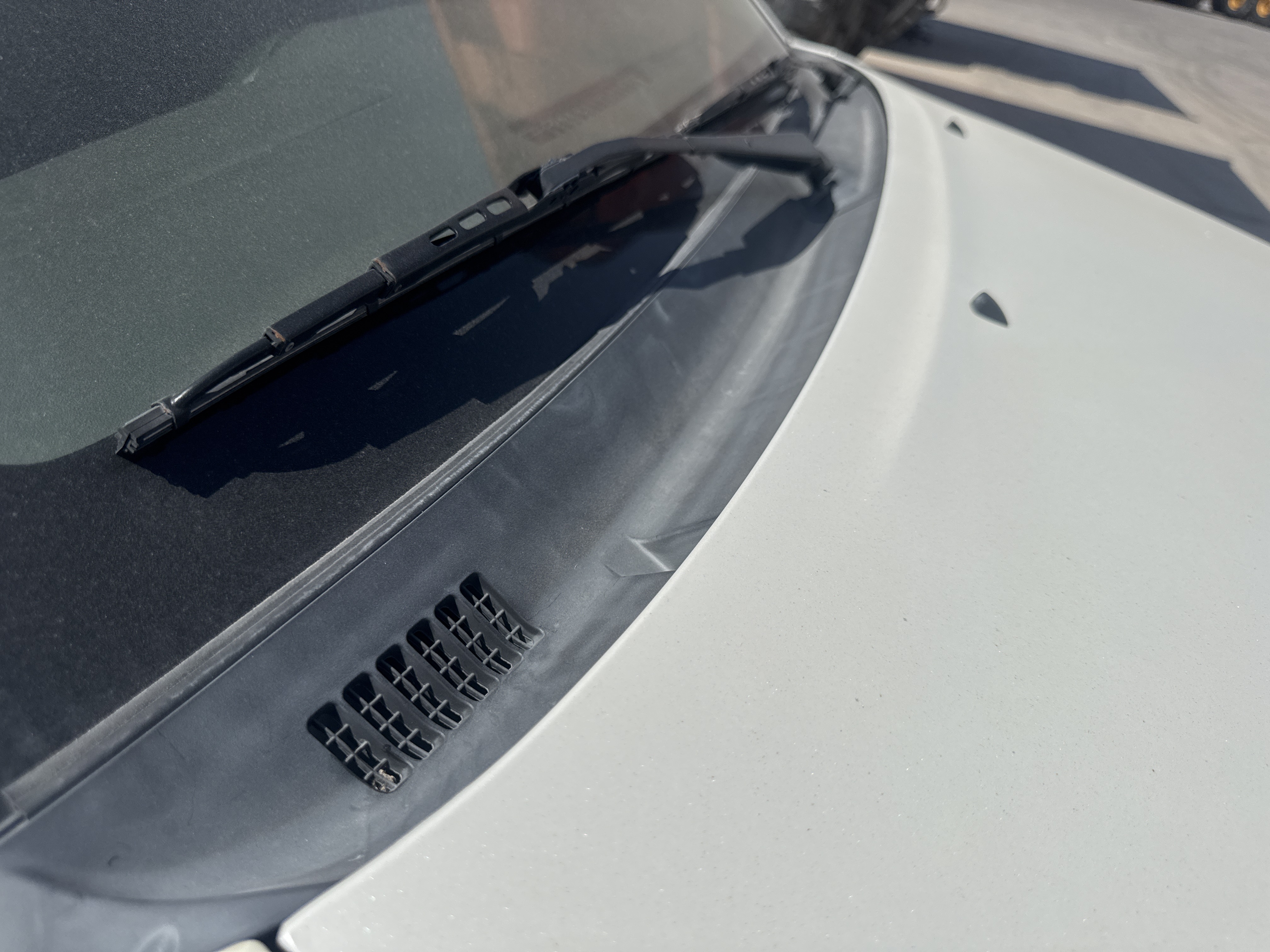 SUV-001-Toyota-Fortuner-SUVs-inspection-Exterior-Cowl-top-1