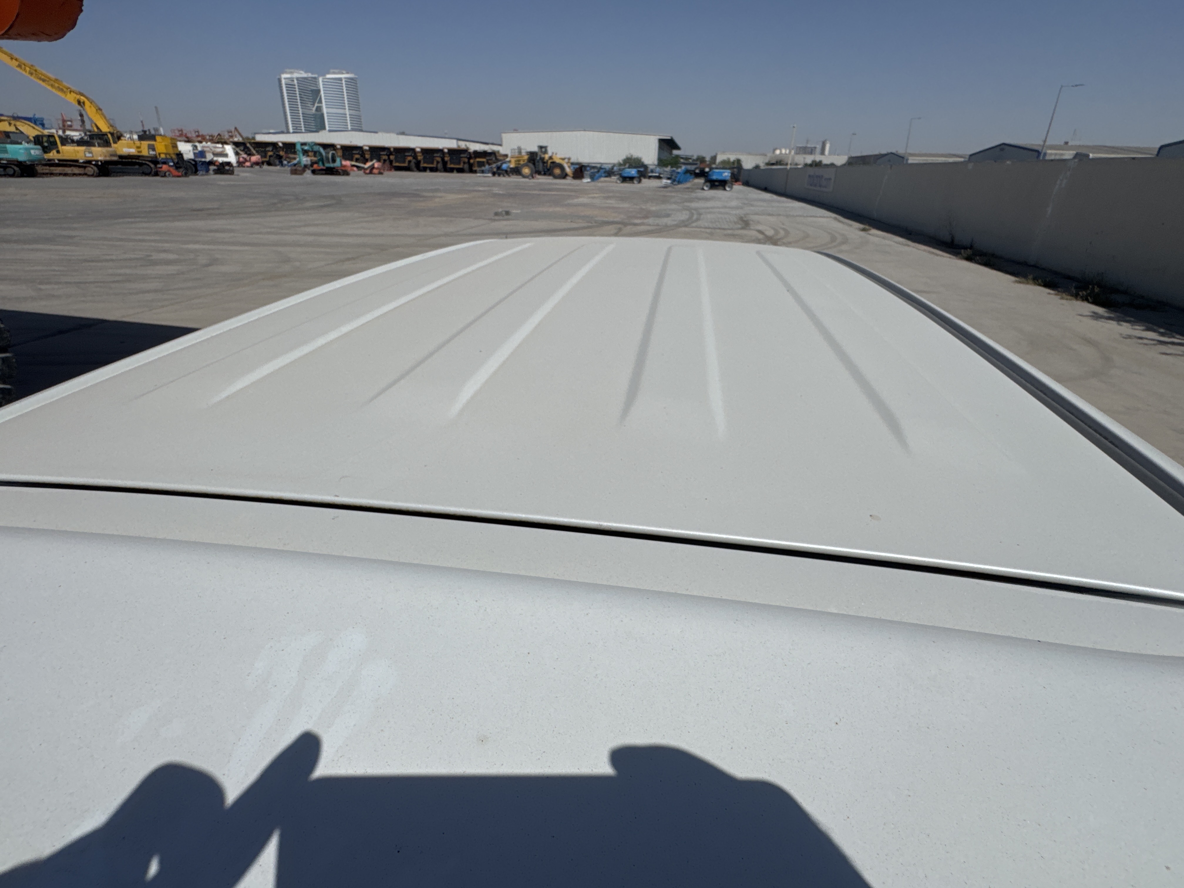 SUV-001-Toyota-Fortuner-SUVs-inspection-Exterior-Roof-panel-3