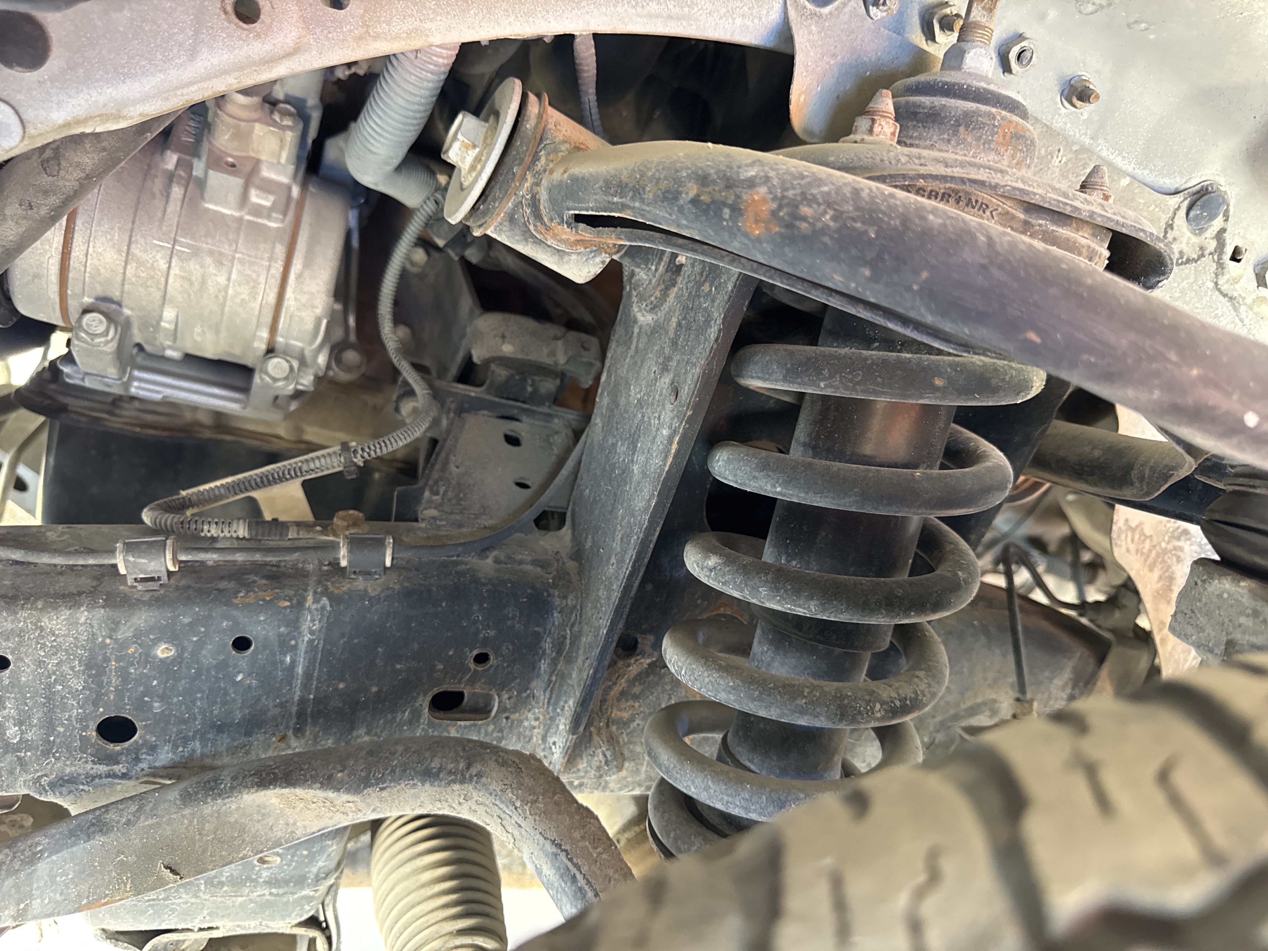 SUV-001-Toyota-Fortuner-SUVs-inspection-Chassis-Front-suspension-1