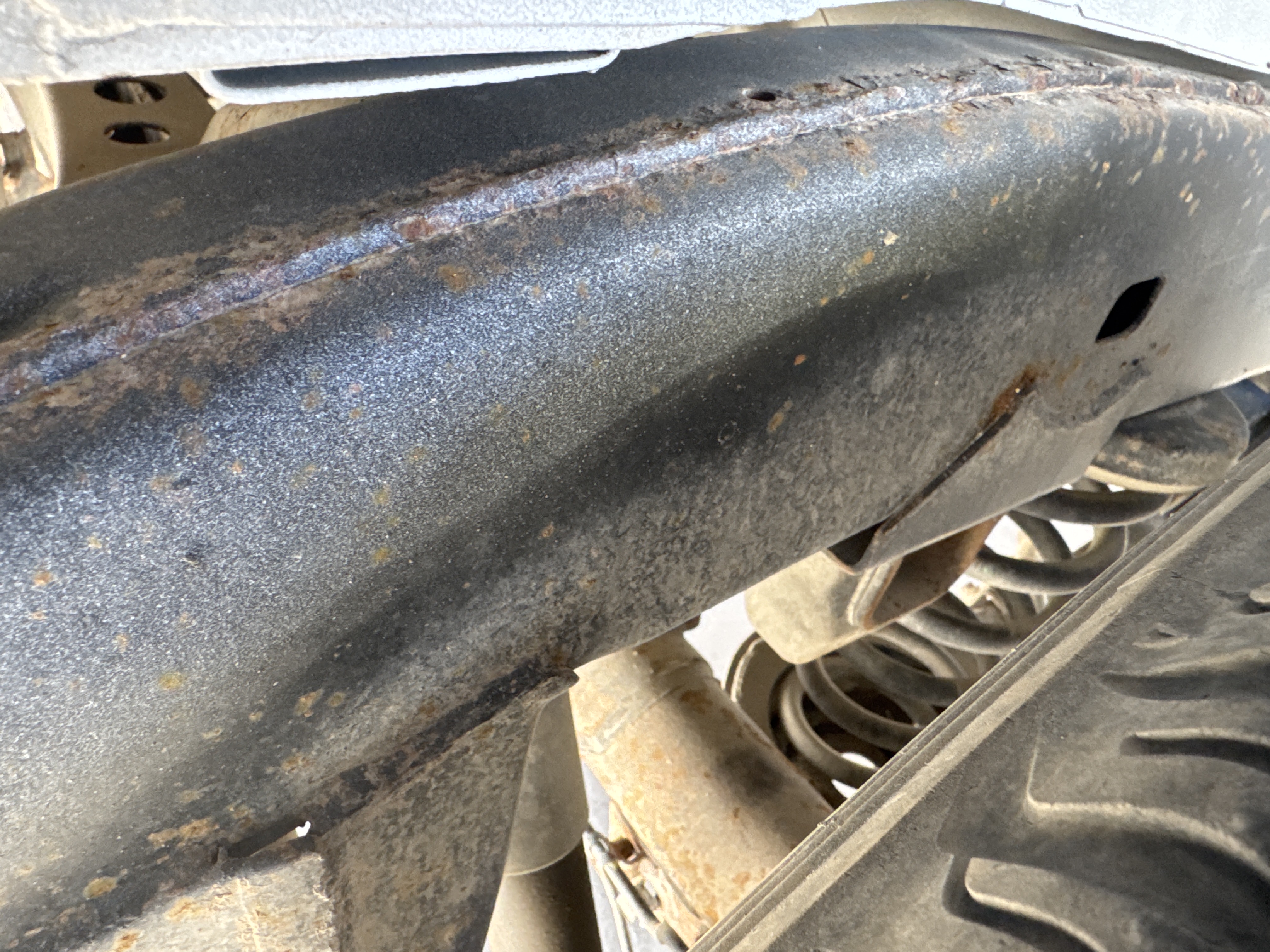 SUV-001-Toyota-Fortuner-SUVs-inspection-Chassis-Rear-suspension-1