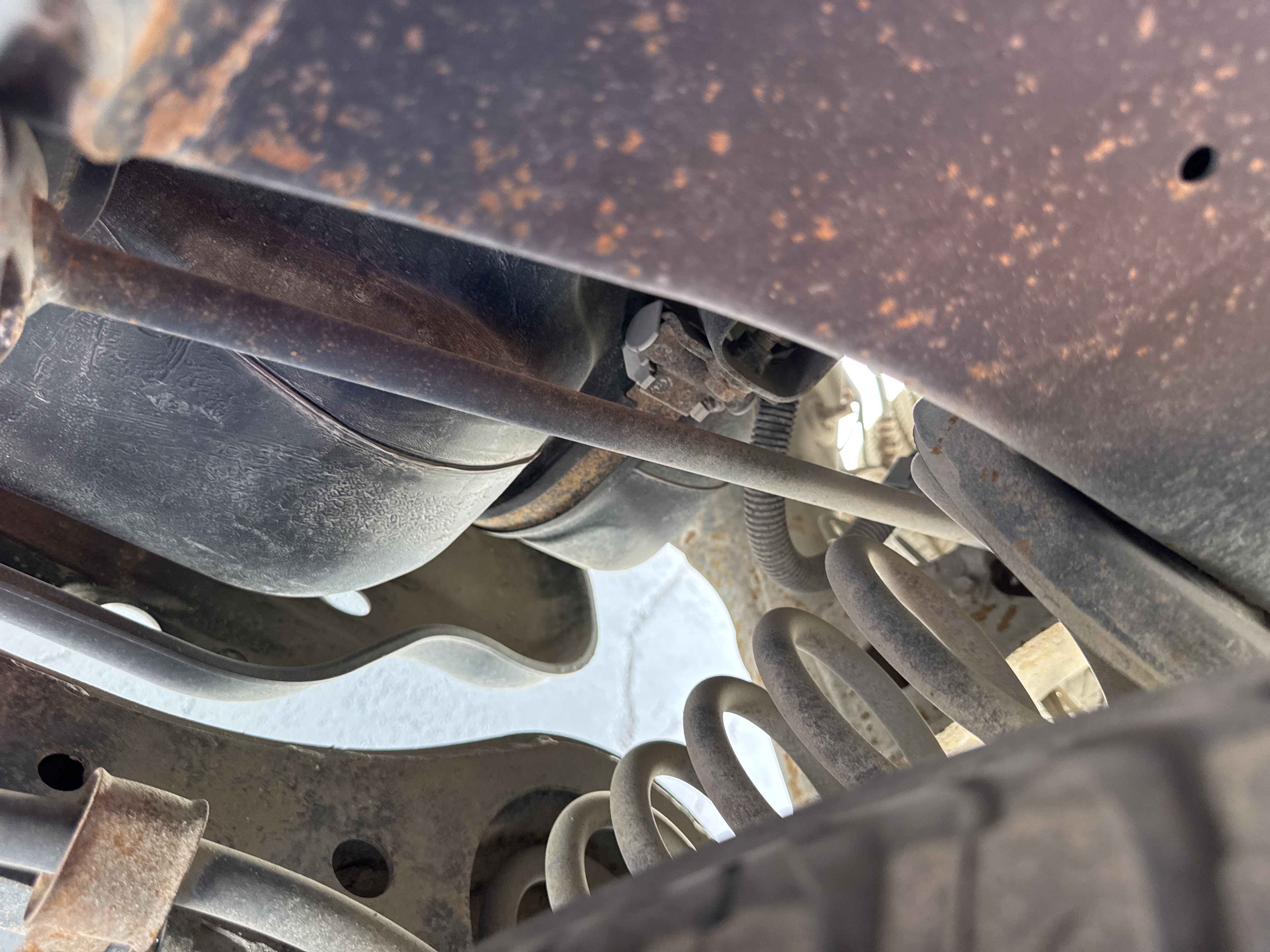 SUV-001-Toyota-Fortuner-SUVs-inspection-Chassis-Rear-suspension-1