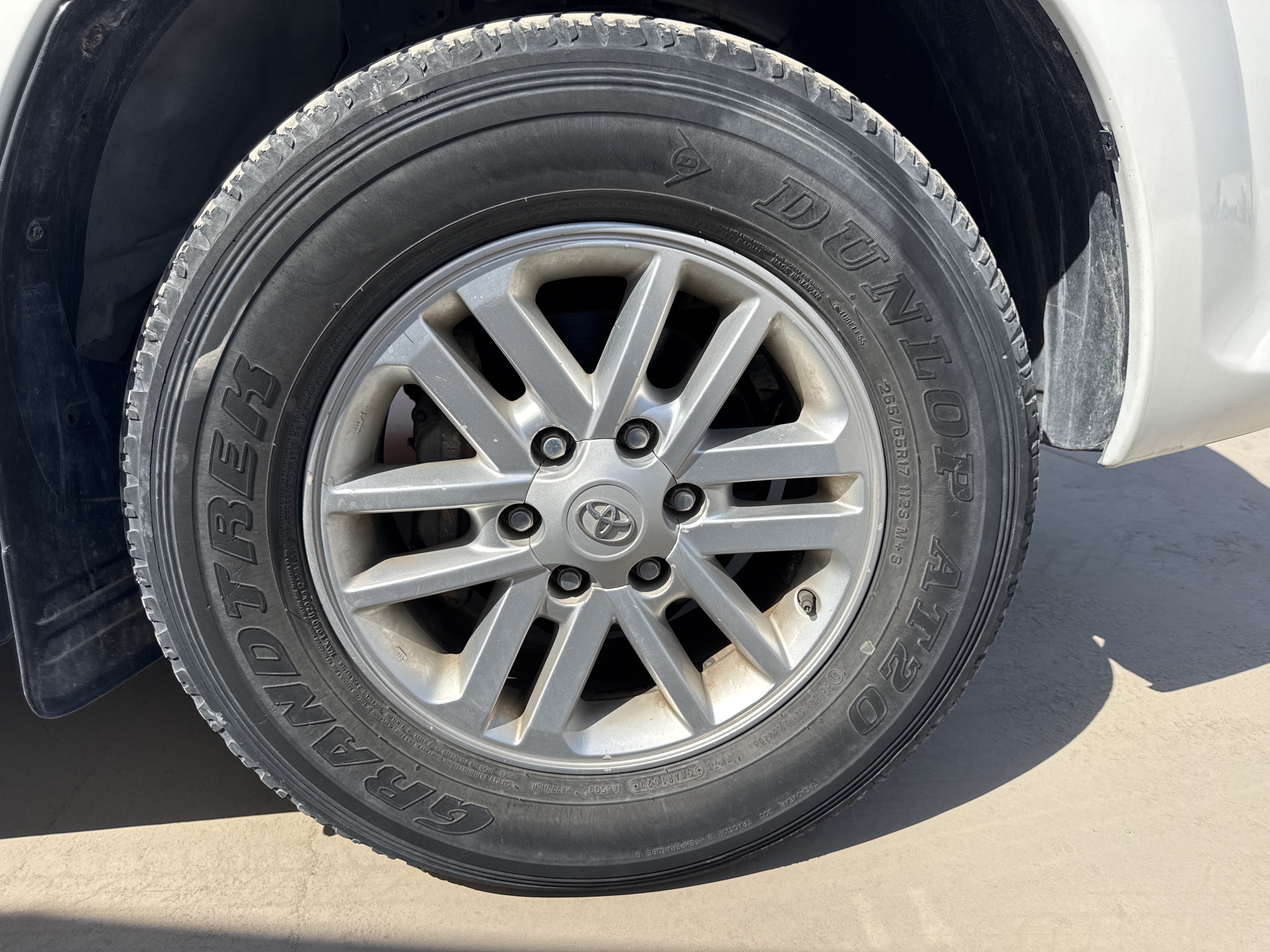 SUV-001-Toyota-Fortuner-SUVs-inspection-Chassis-Front-right-alloy-/-Rim-1
