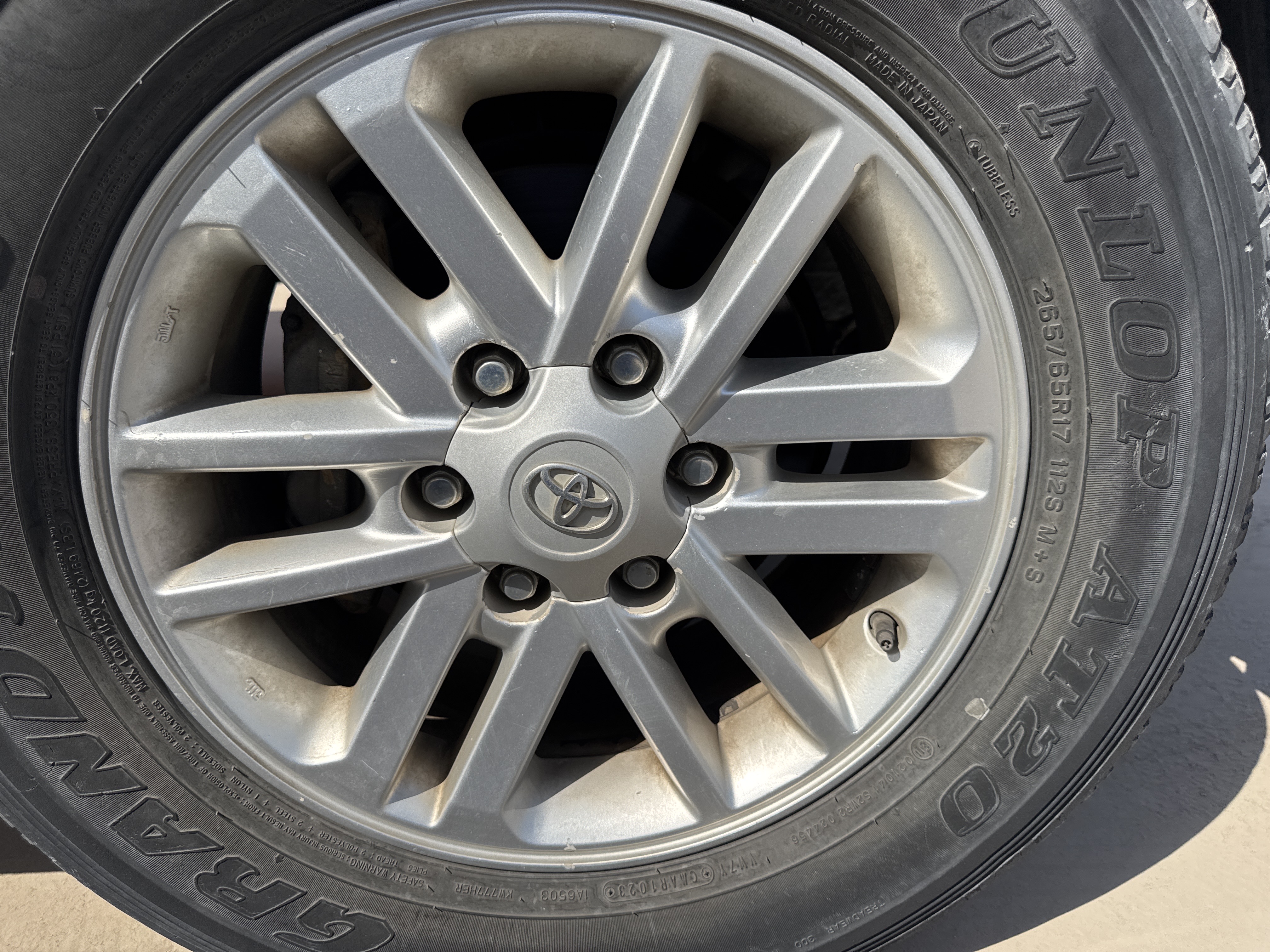 SUV-001-Toyota-Fortuner-SUVs-inspection-Chassis-Front-right-alloy-/-Rim-1