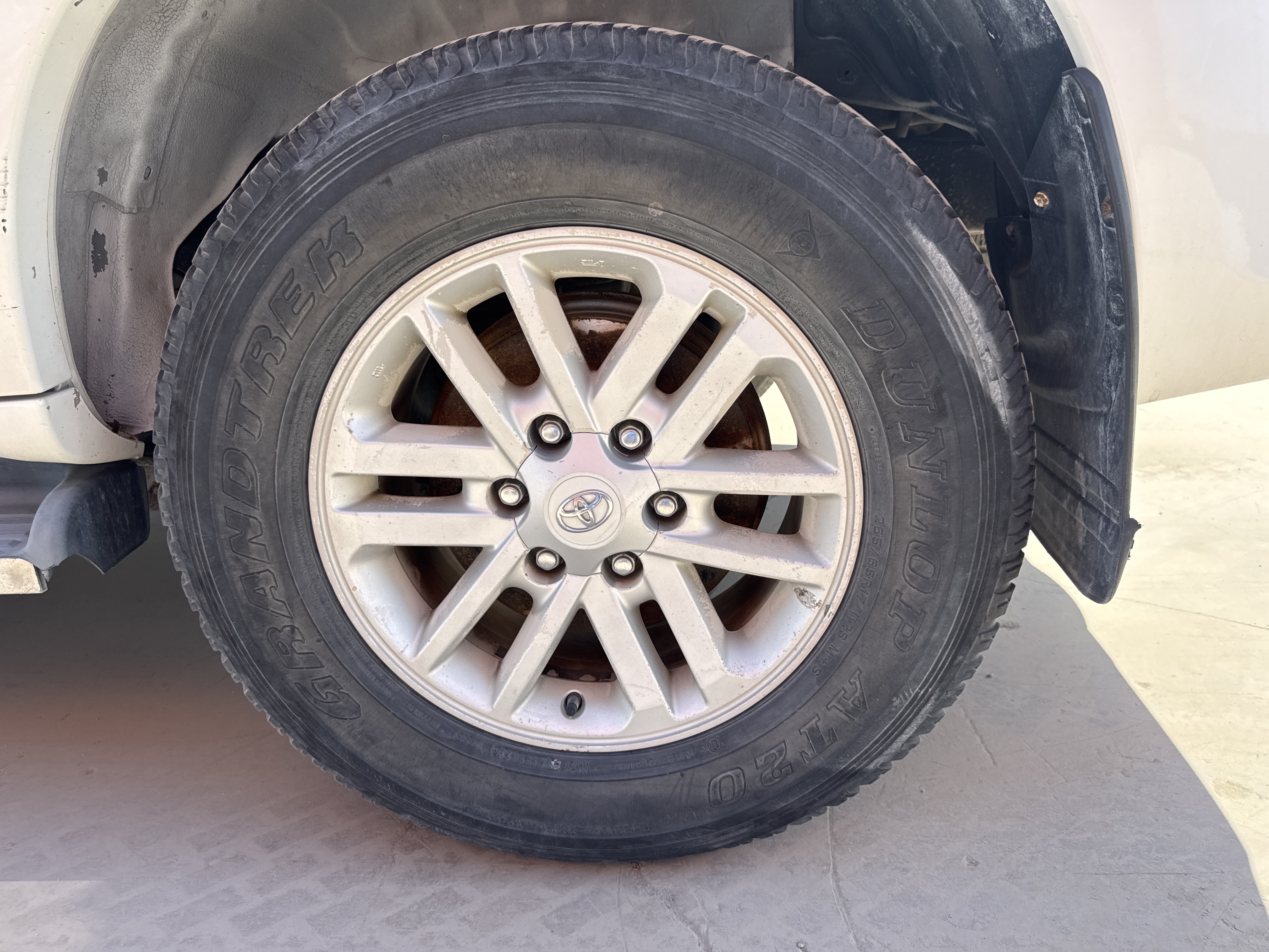 SUV-001-Toyota-Fortuner-SUVs-inspection-Chassis-Rear-right-alloy-/-Rim-1