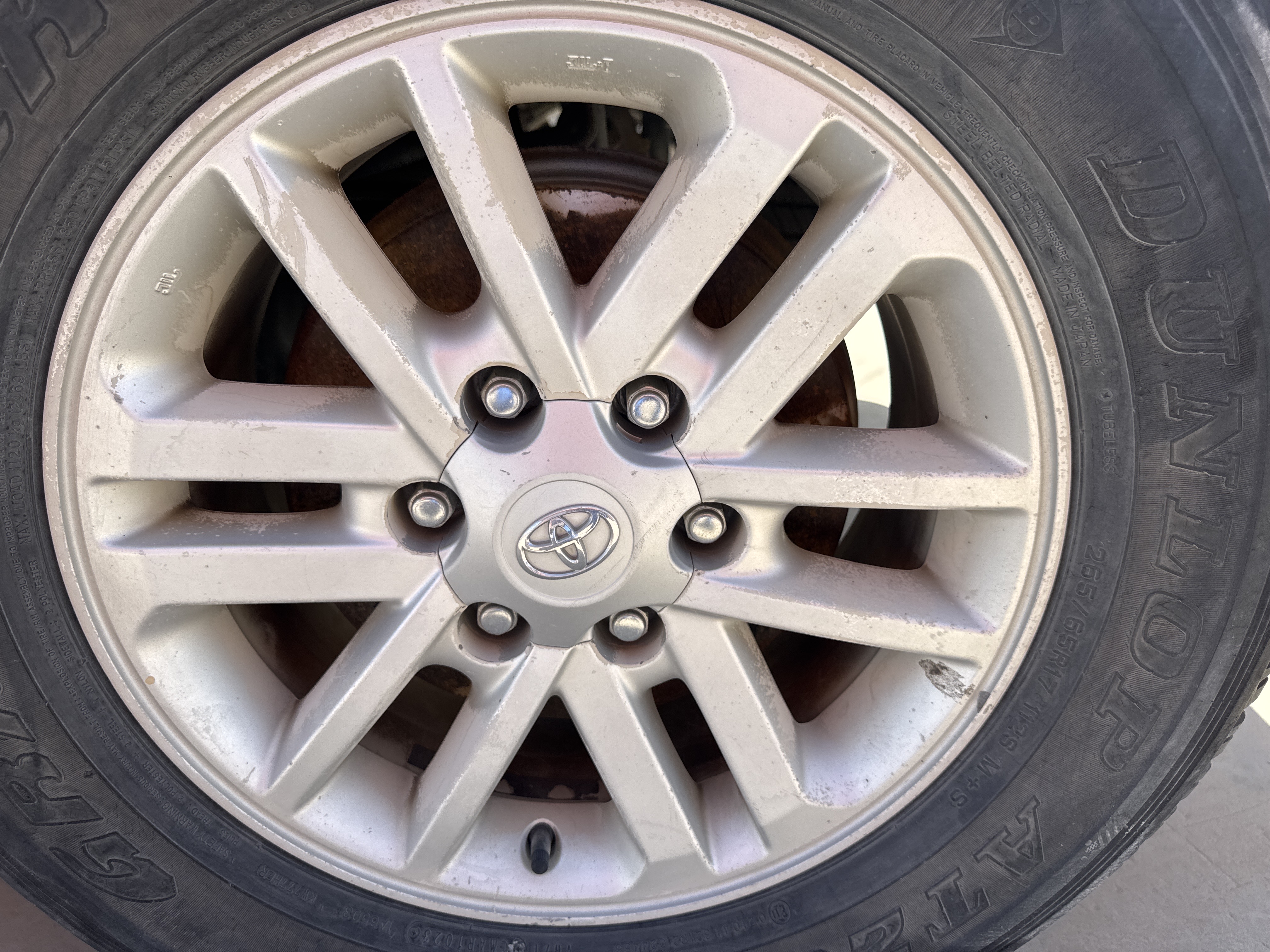 SUV-001-Toyota-Fortuner-SUVs-inspection-Chassis-Rear-right-alloy-/-Rim-1