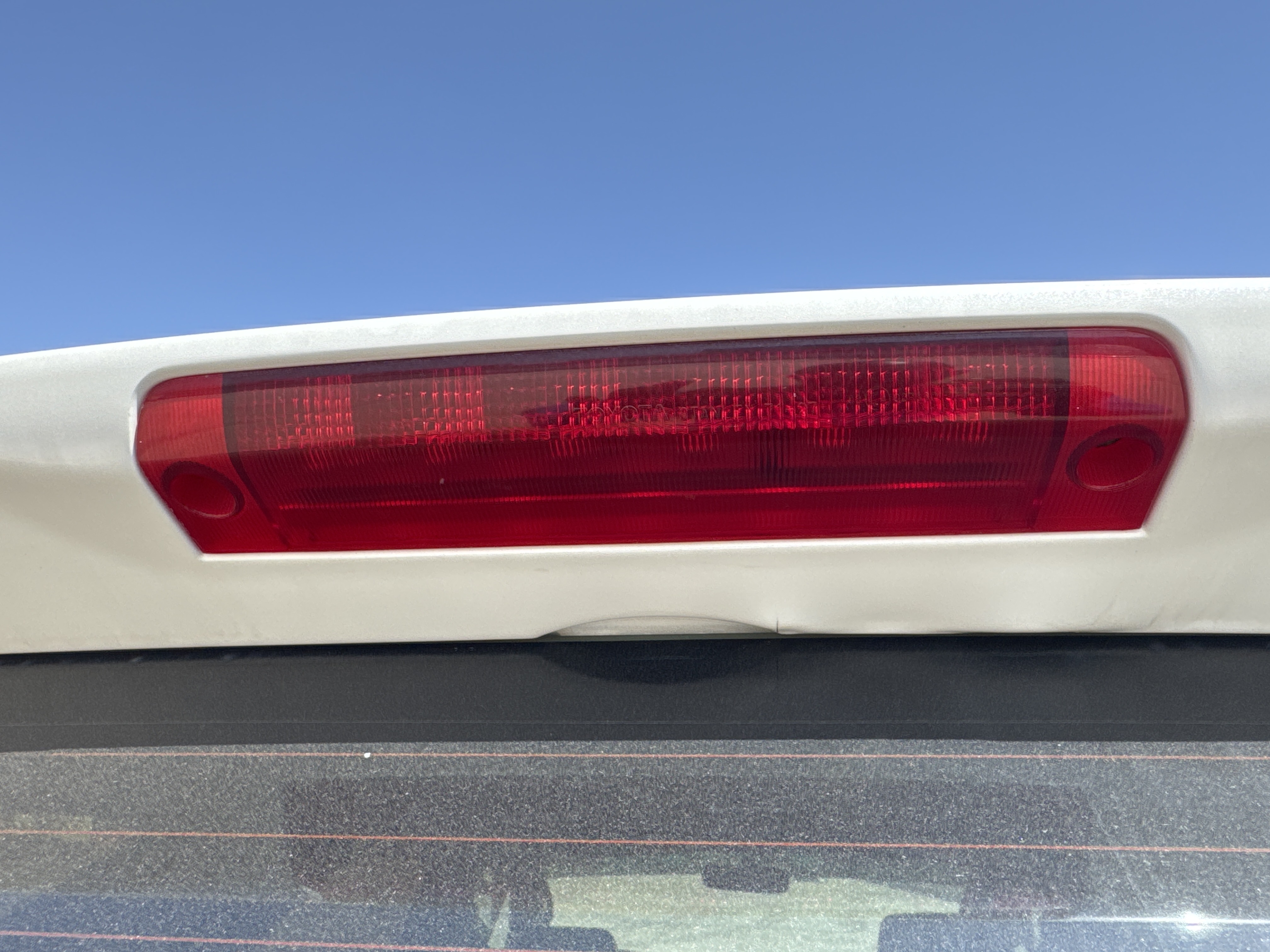 SUV-001-Toyota-Fortuner-SUVs-inspection-Electronics-Tail-lamp-1