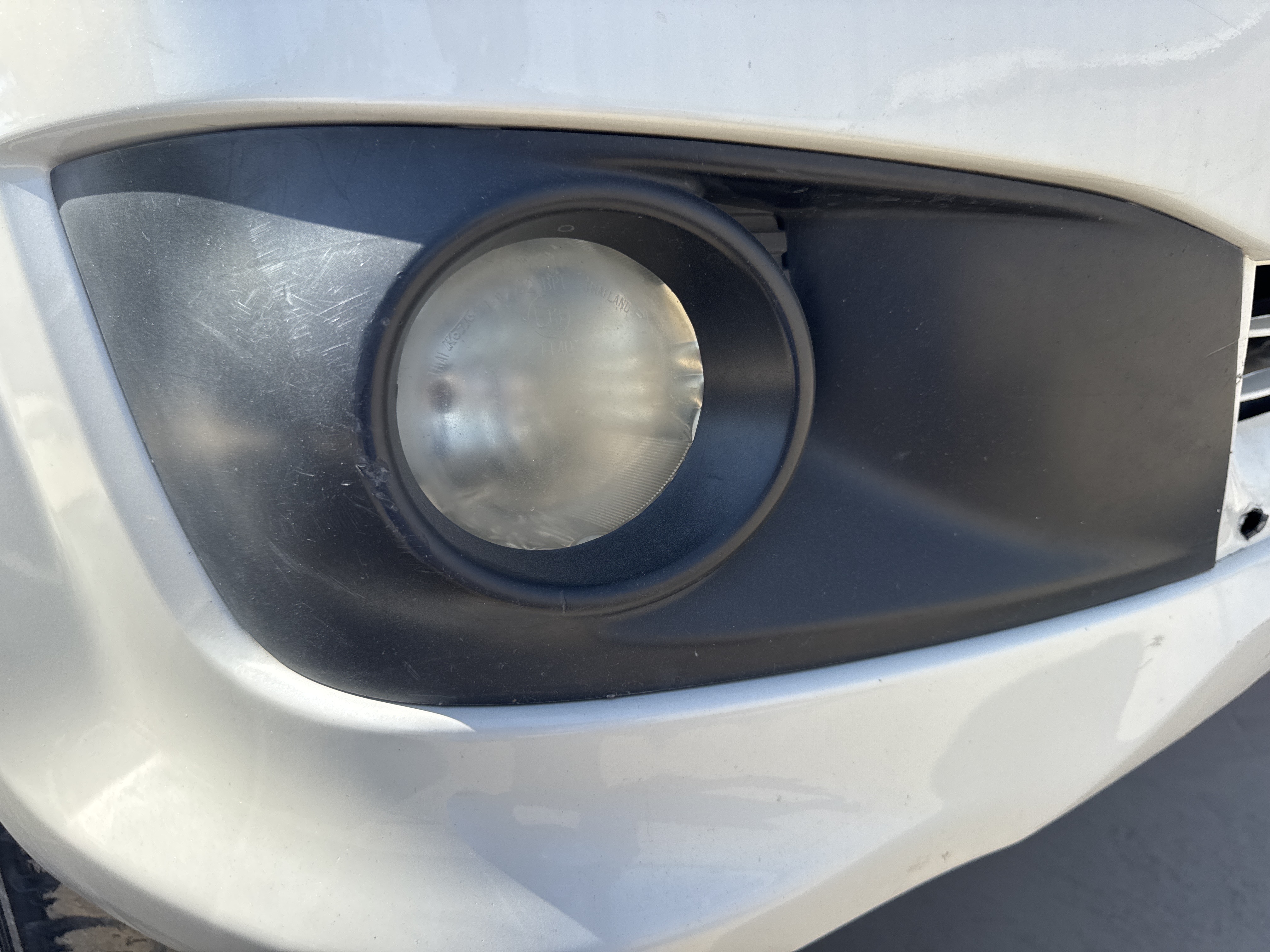 SUV-001-Toyota-Fortuner-SUVs-inspection-Electronics-Fog-lamps-1