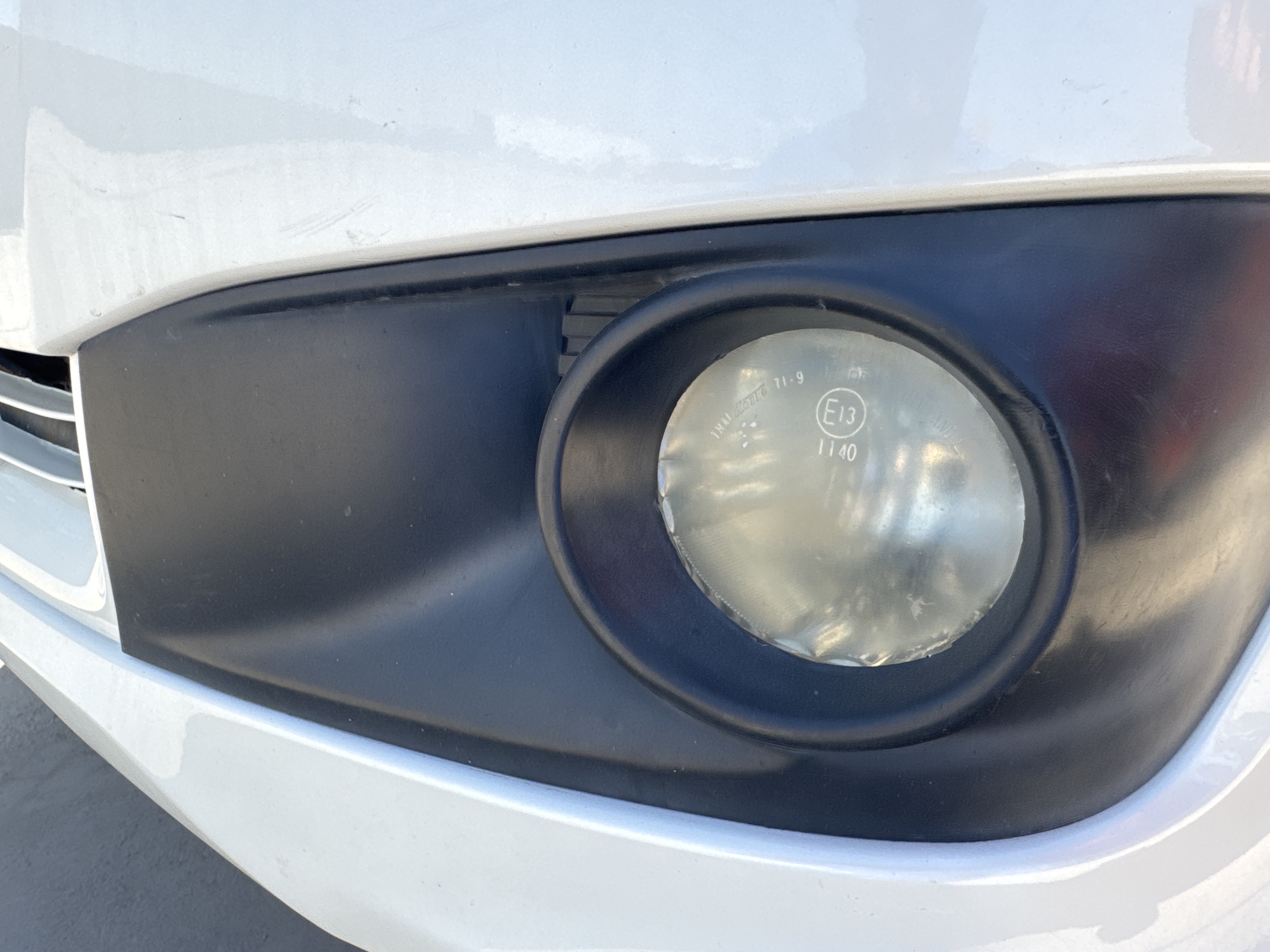 SUV-001-Toyota-Fortuner-SUVs-inspection-Electronics-Fog-lamps-1