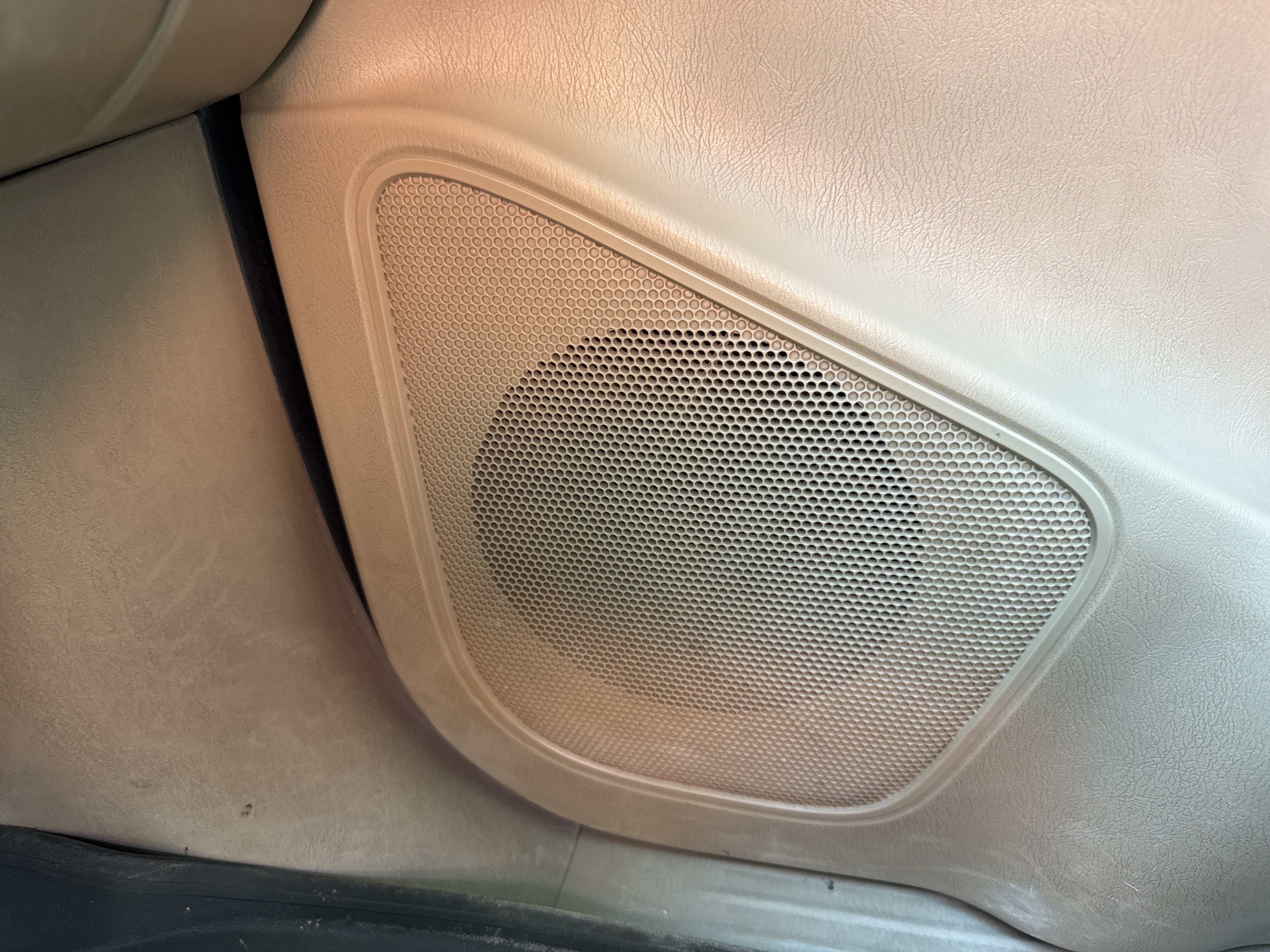 SUV-001-Toyota-Fortuner-SUVs-inspection-Electronics-Radio-/-Music-system-1