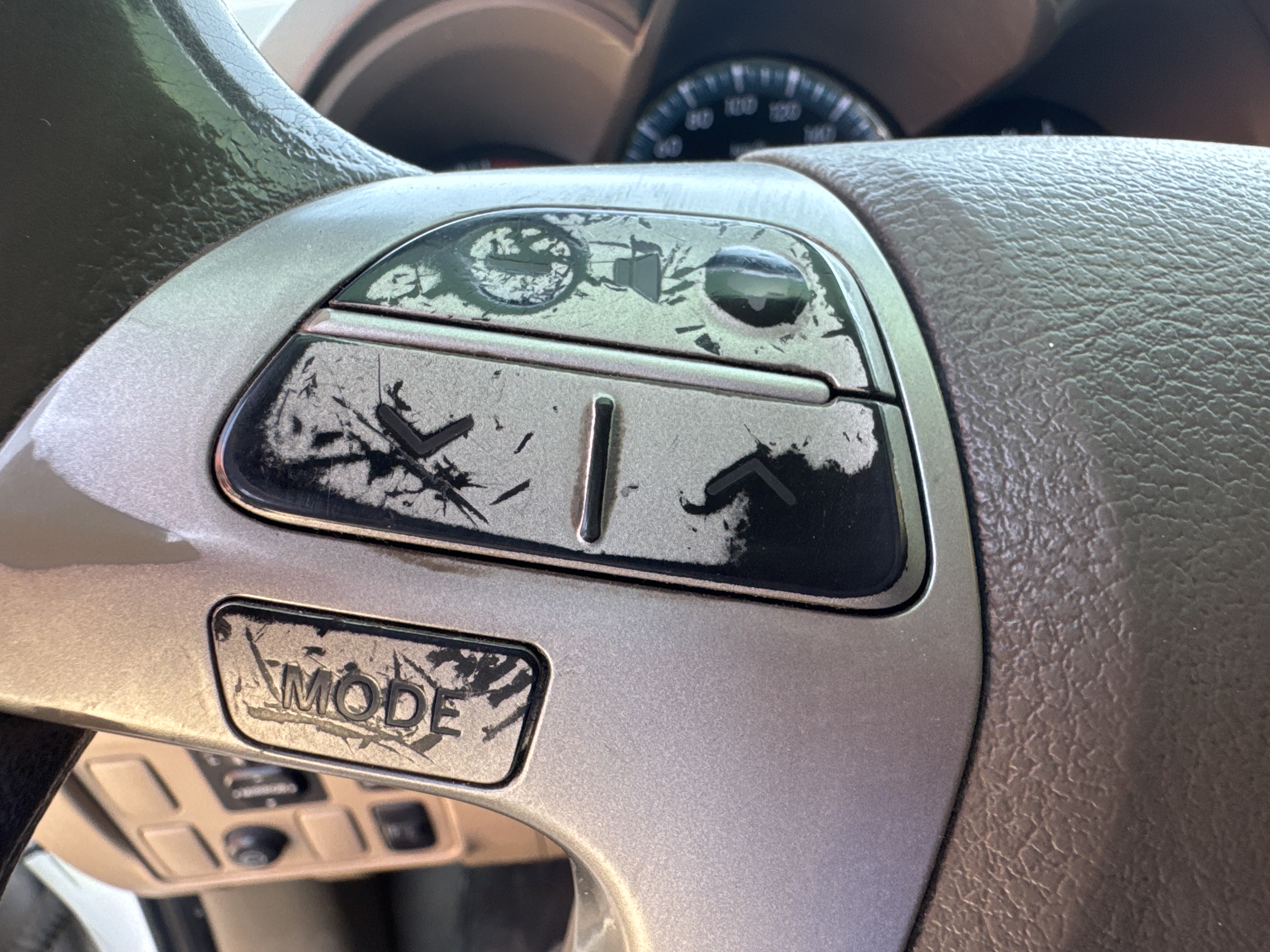 SUV-001-Toyota-Fortuner-SUVs-inspection-Electronics-Steering-controls-1