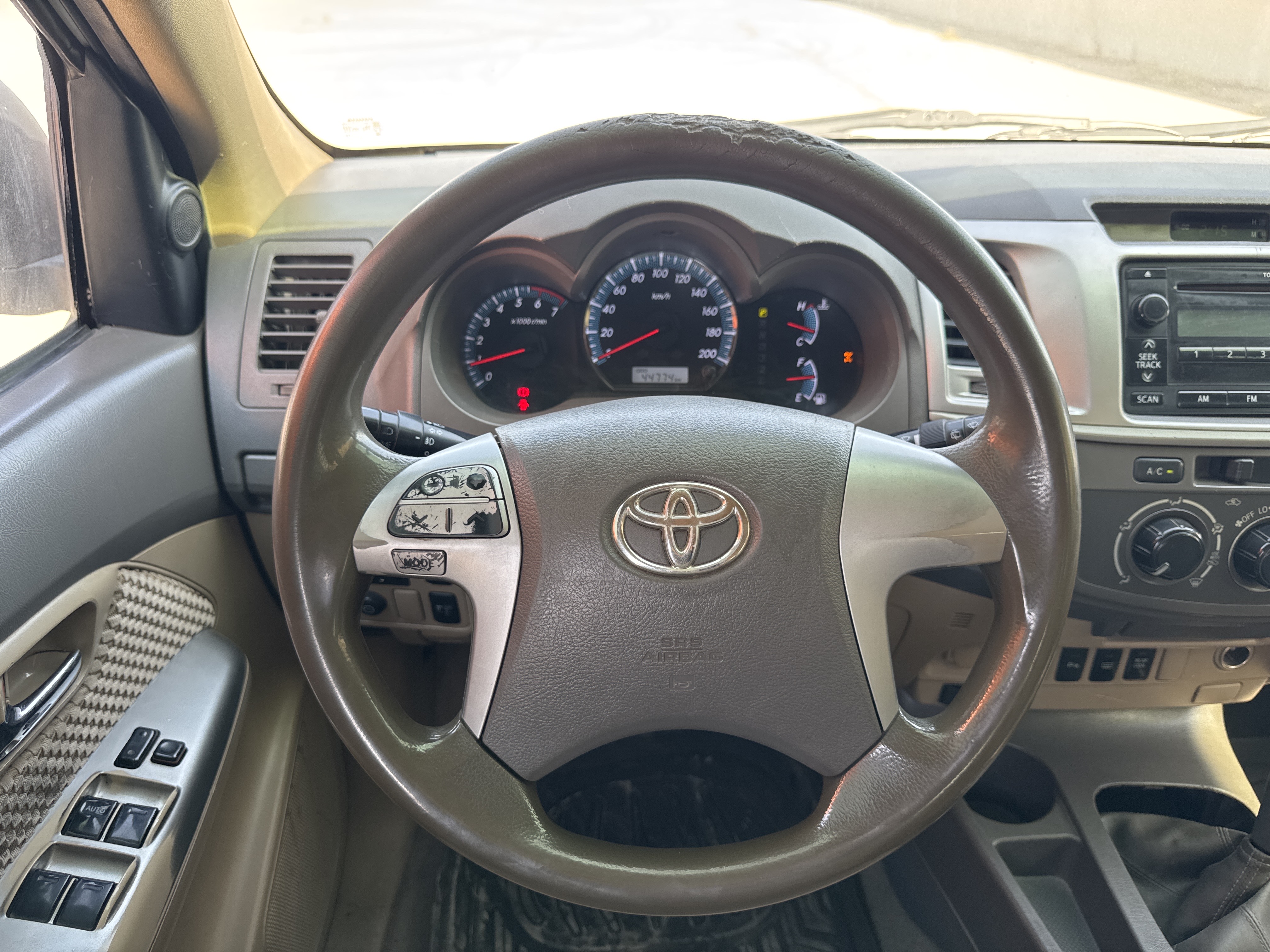 SUV-001-Toyota-Fortuner-SUVs-inspection-Interior-Steering-wheel-1