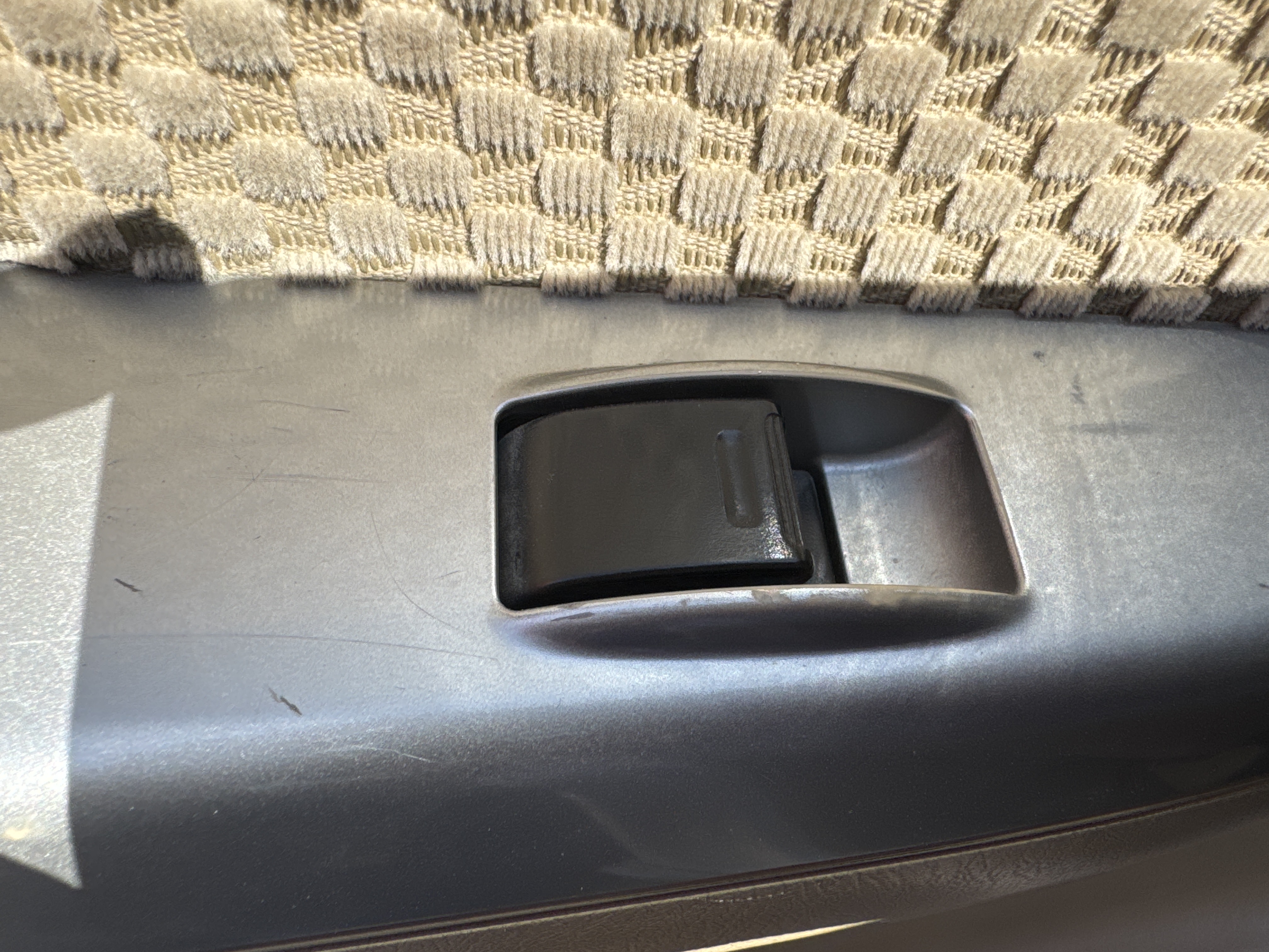 SUV-001-Toyota-Fortuner-SUVs-inspection-Electronics-Power-/-Manual-windows-1