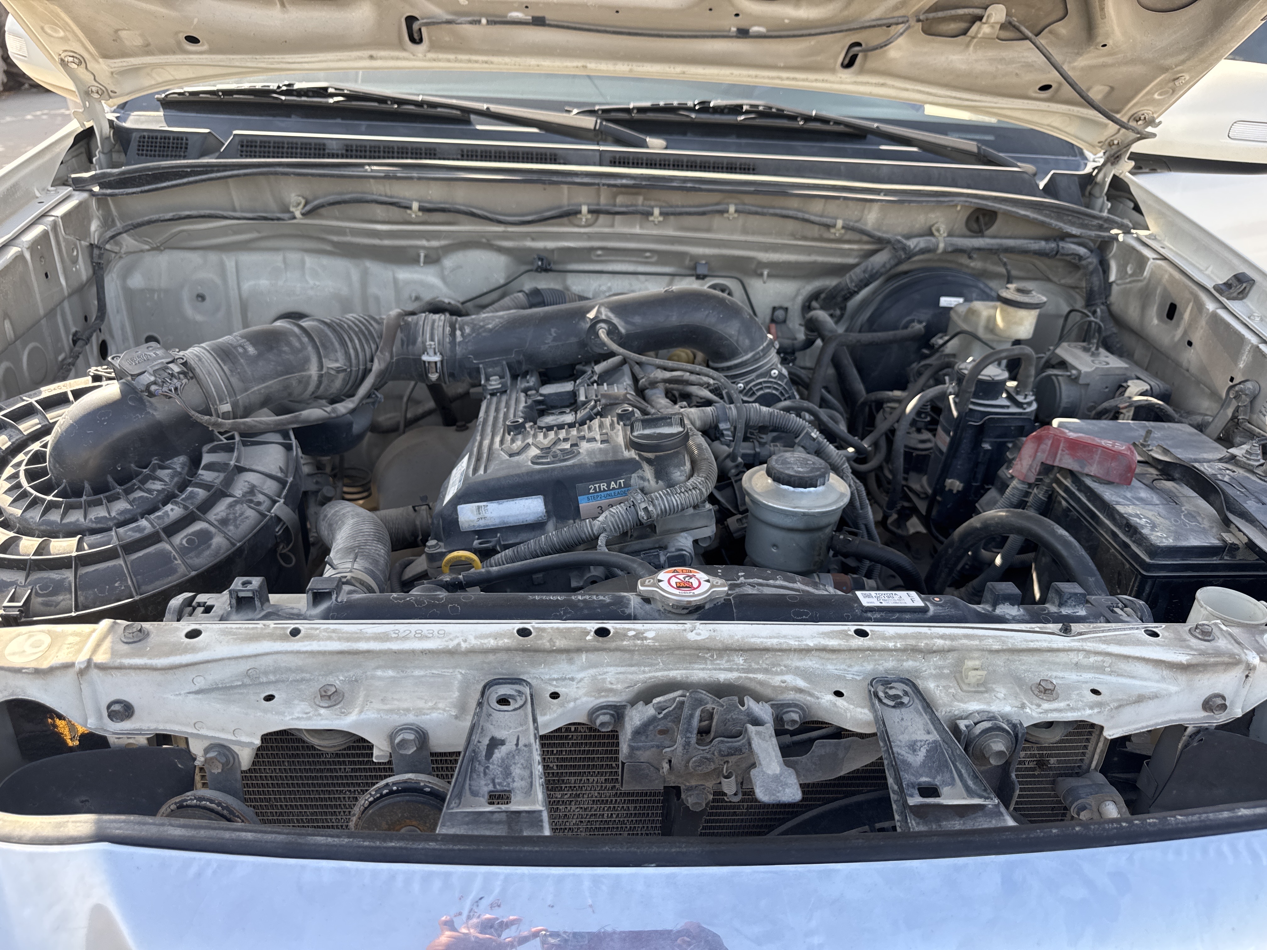 SUV-002-Toyota-Fortuner-SUVs-inspection-Engine-Engine-bay-1