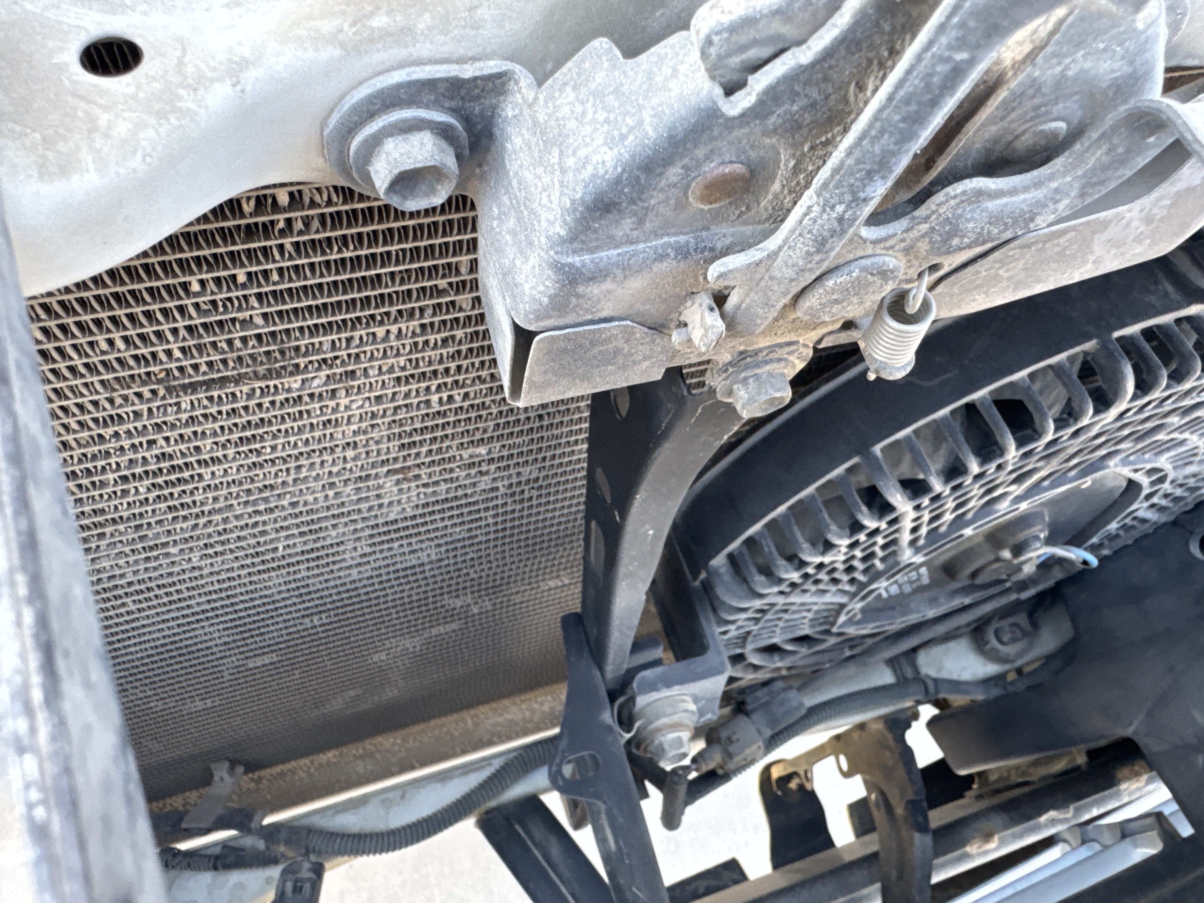 SUV-002-Toyota-Fortuner-SUVs-inspection-Engine-Radiator-1