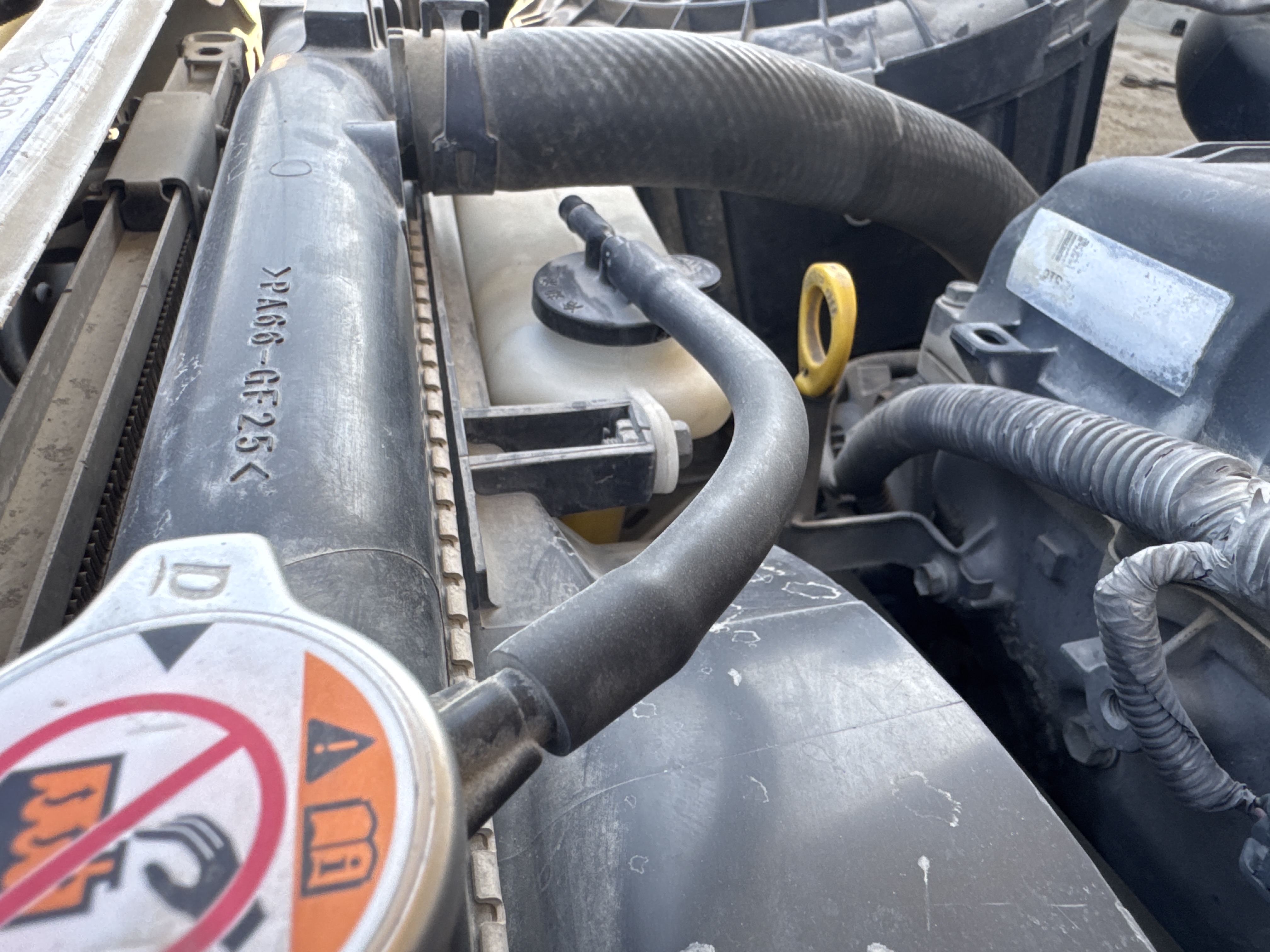 SUV-002-Toyota-Fortuner-SUVs-inspection-Engine-Coolant-1