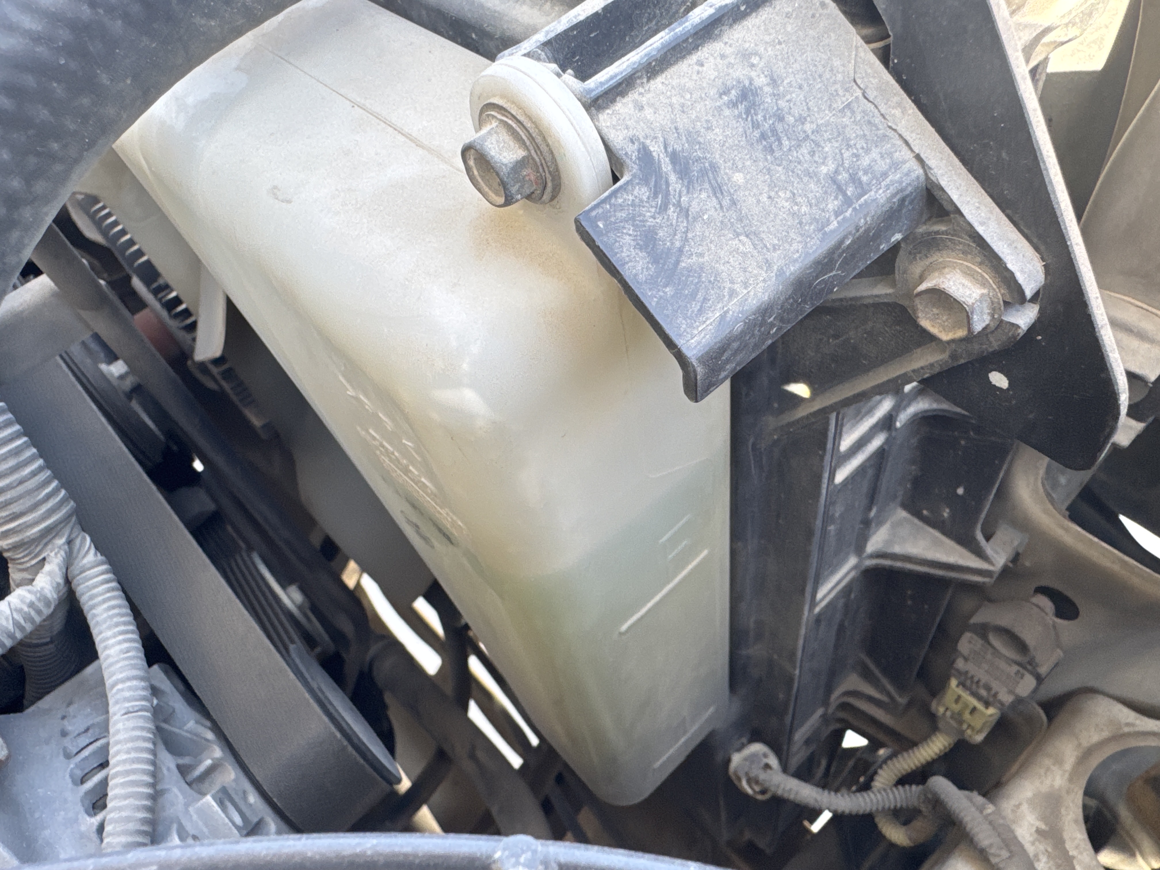 SUV-002-Toyota-Fortuner-SUVs-inspection-Engine-Coolant-1