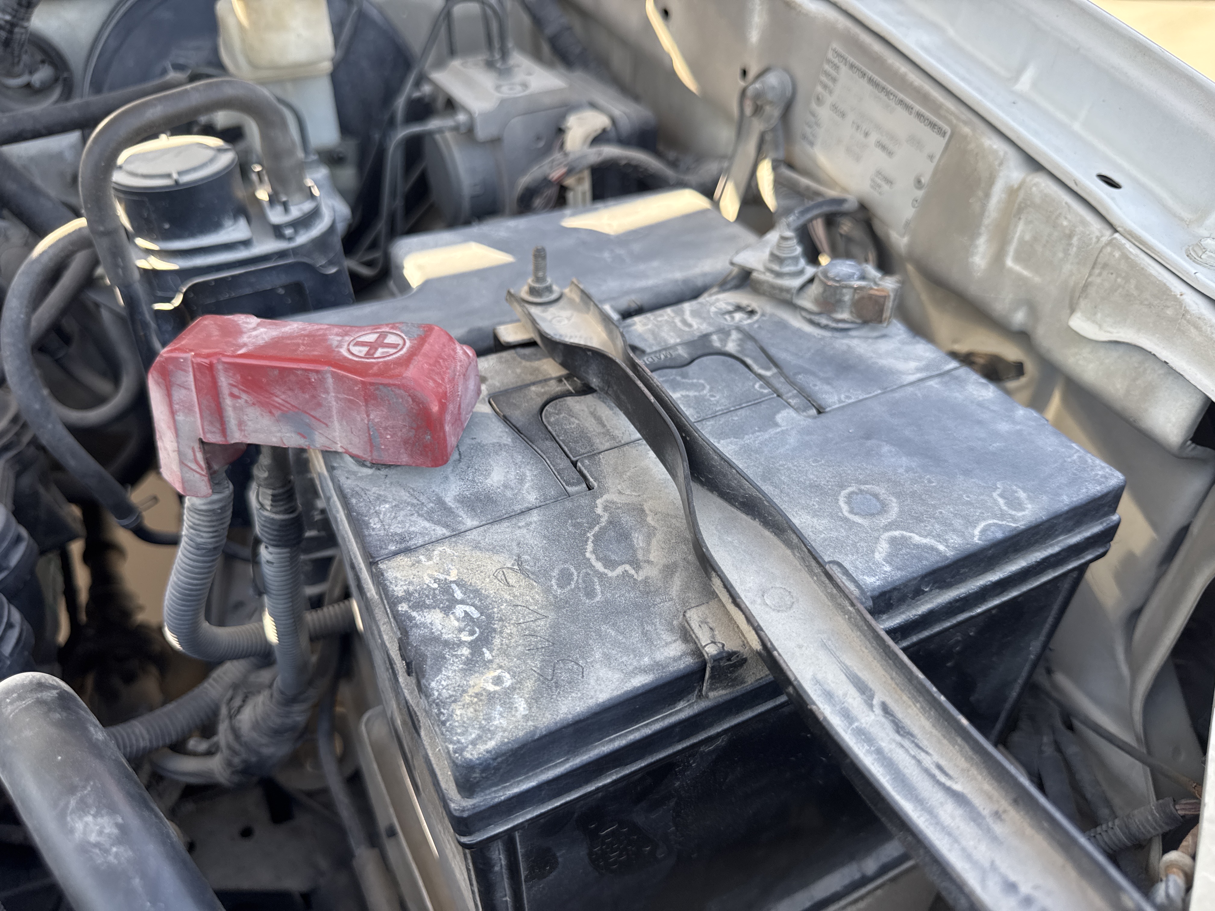 SUV-002-Toyota-Fortuner-SUVs-inspection-Engine-Battery-1