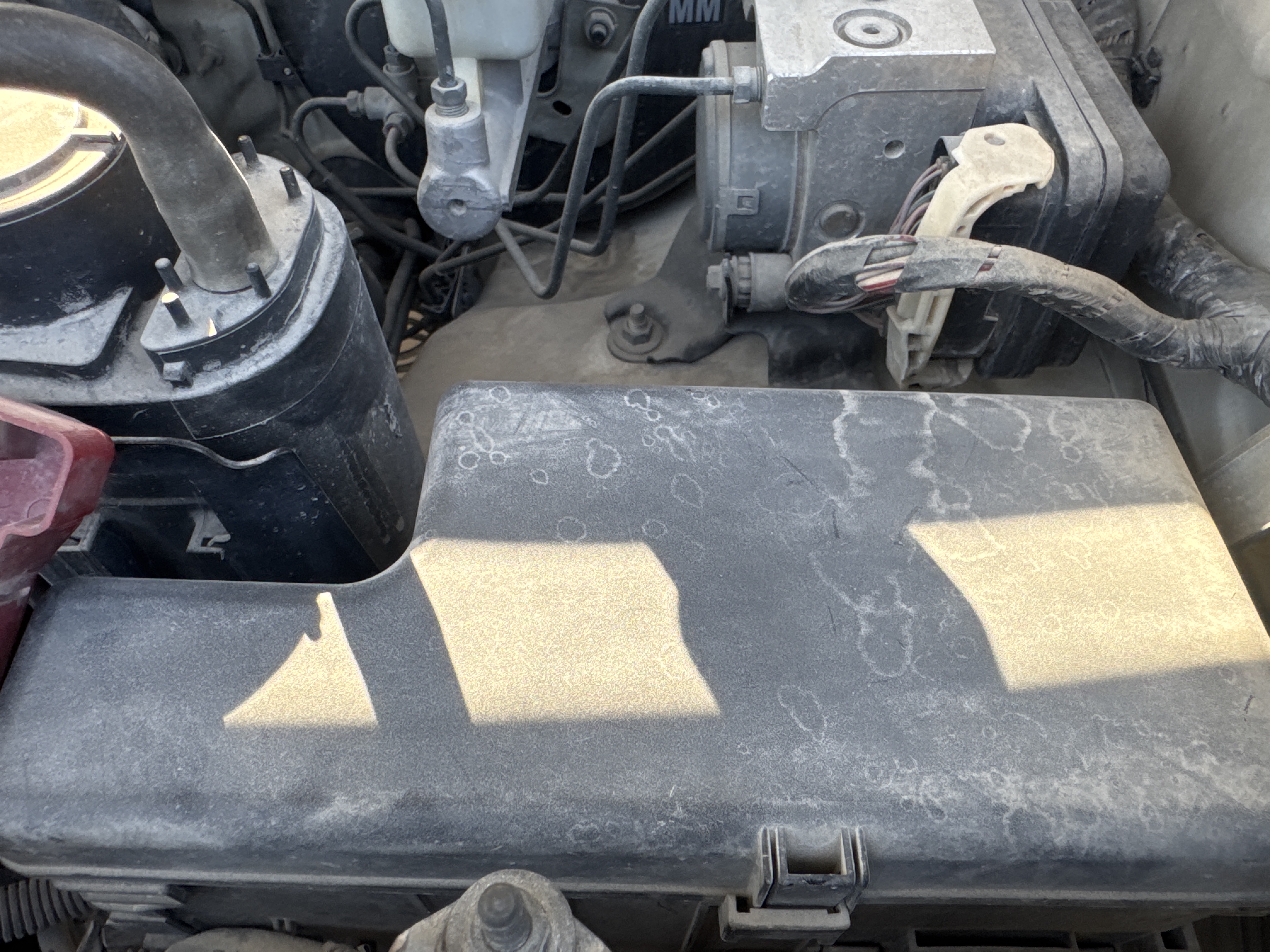 SUV-002-Toyota-Fortuner-SUVs-inspection-Engine-Fuse-box-1
