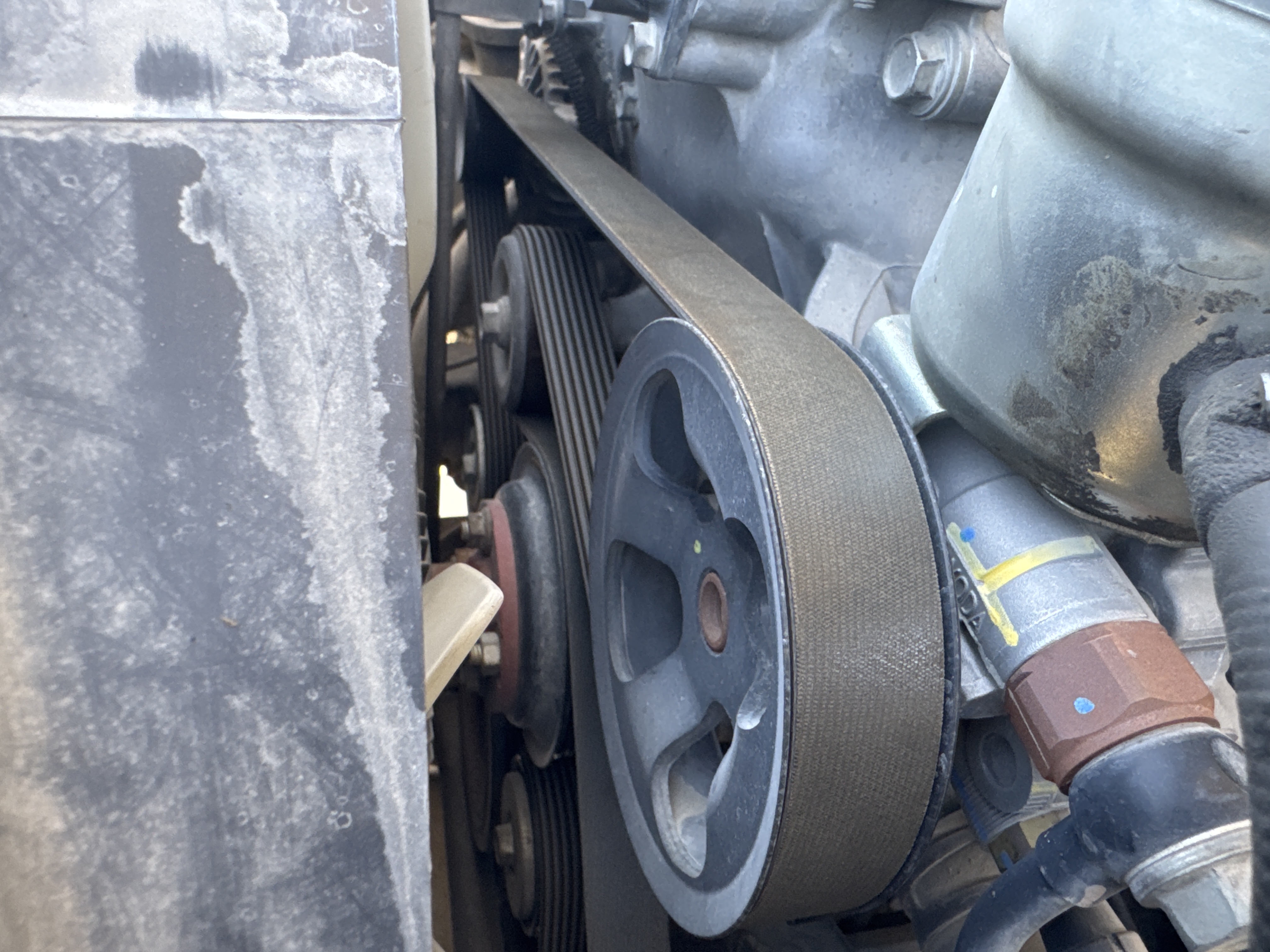 SUV-002-Toyota-Fortuner-SUVs-inspection-Engine-Engine-belt-1