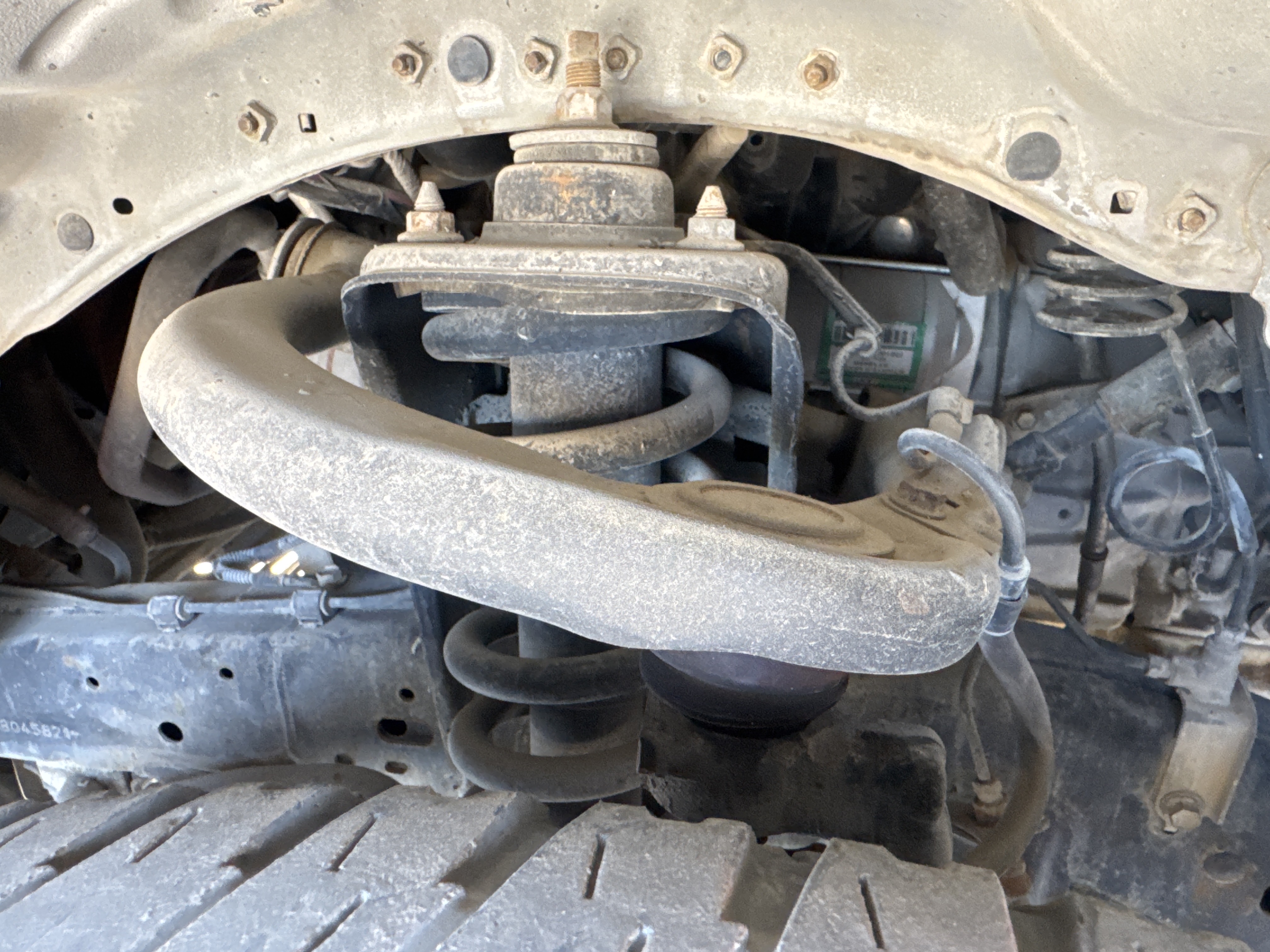 SUV-002-Toyota-Fortuner-SUVs-inspection-Chassis-Front-suspension-1