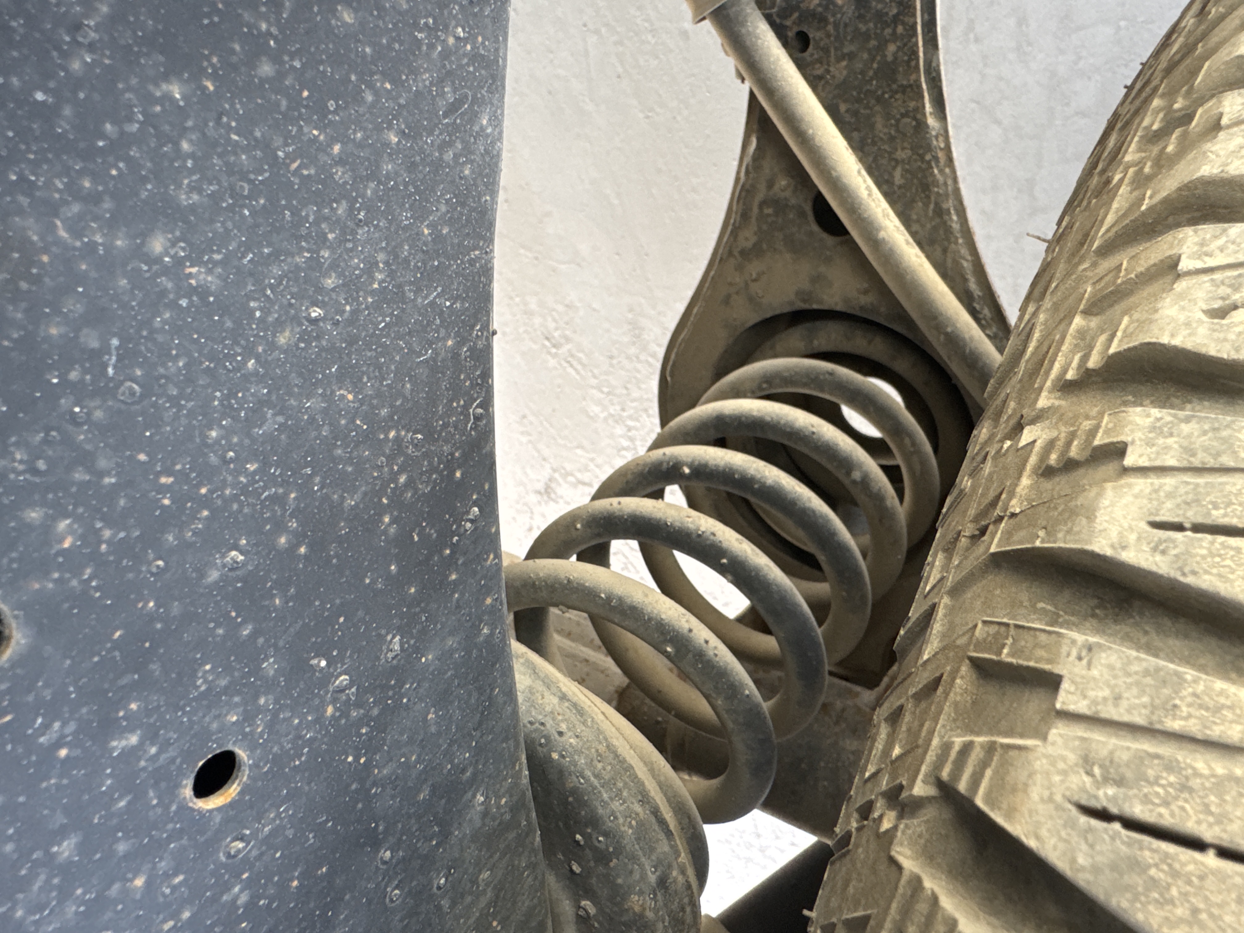 SUV-002-Toyota-Fortuner-SUVs-inspection-Chassis-Rear-suspension-1