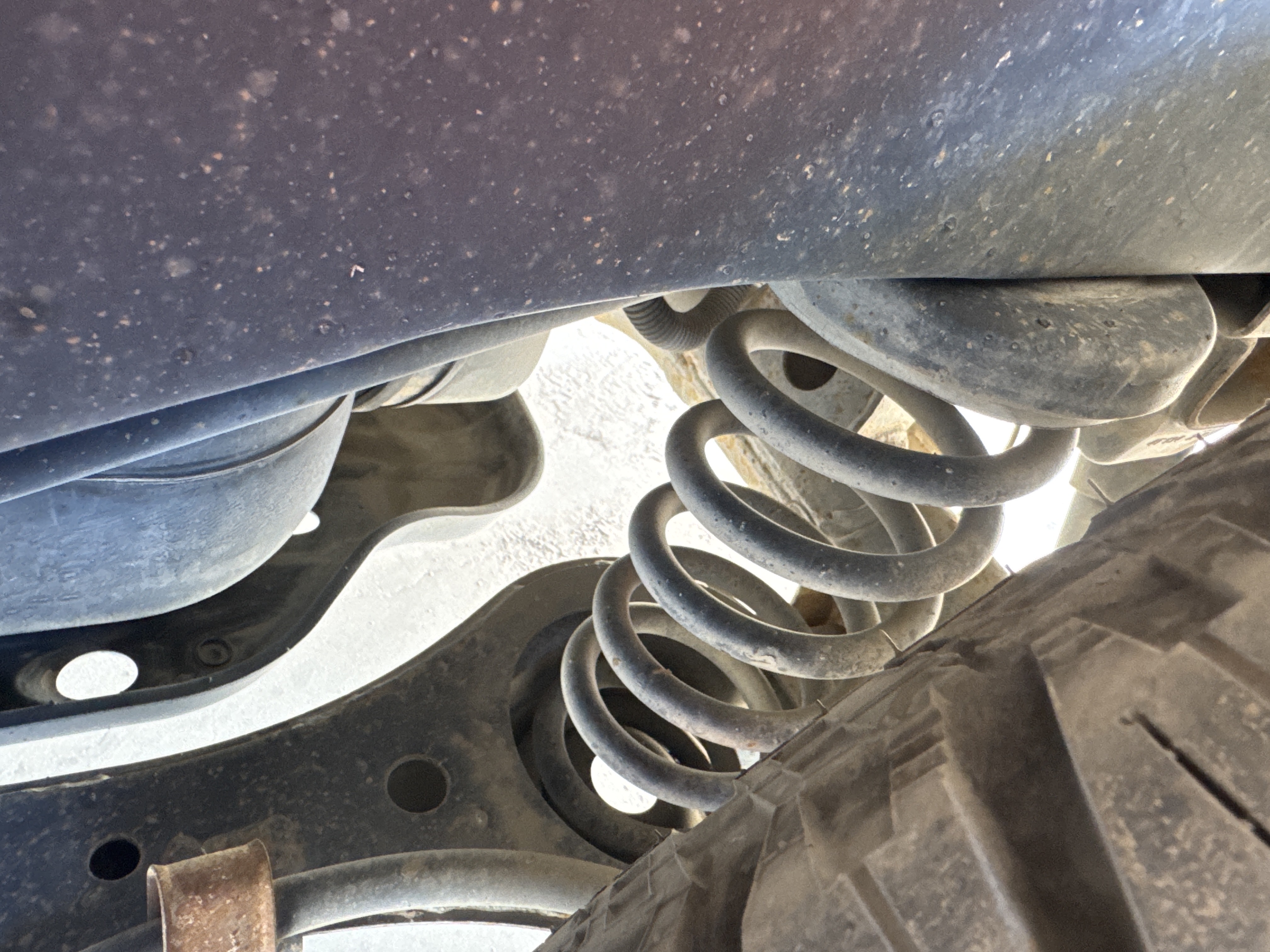 SUV-002-Toyota-Fortuner-SUVs-inspection-Chassis-Rear-suspension-1