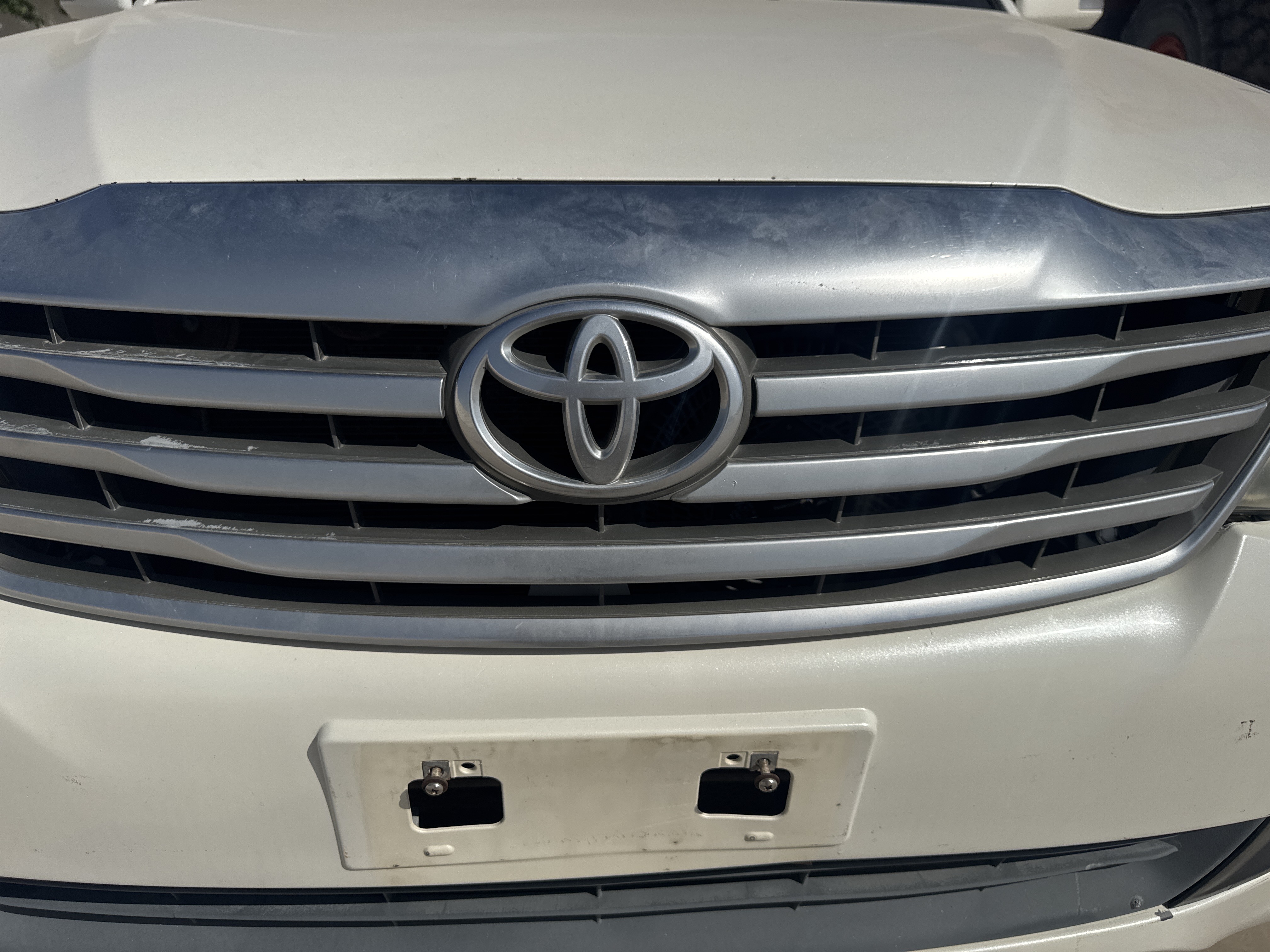 SUV-002-Toyota-Fortuner-SUVs-inspection-Exterior-Front-grille-and-bumper-1