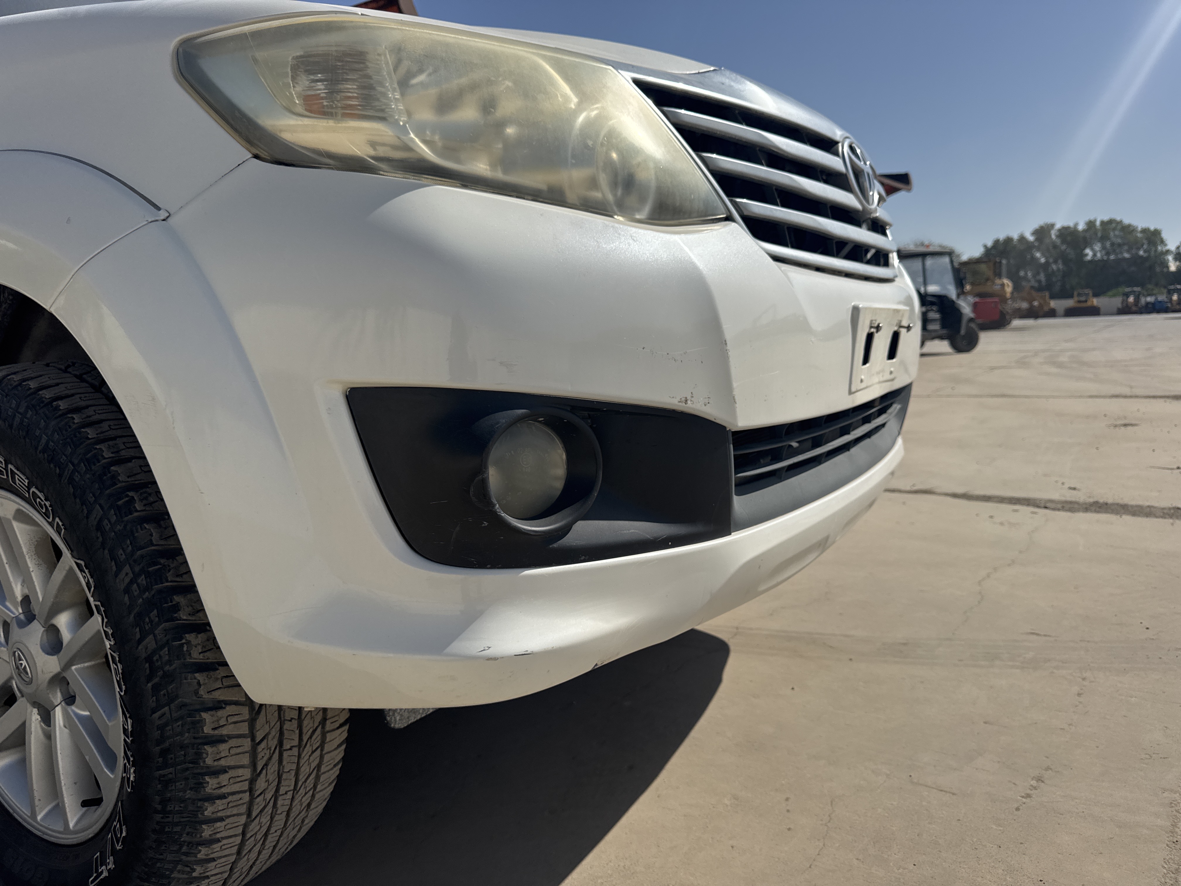 SUV-002-Toyota-Fortuner-SUVs-inspection-Exterior-Front-grille-and-bumper-1